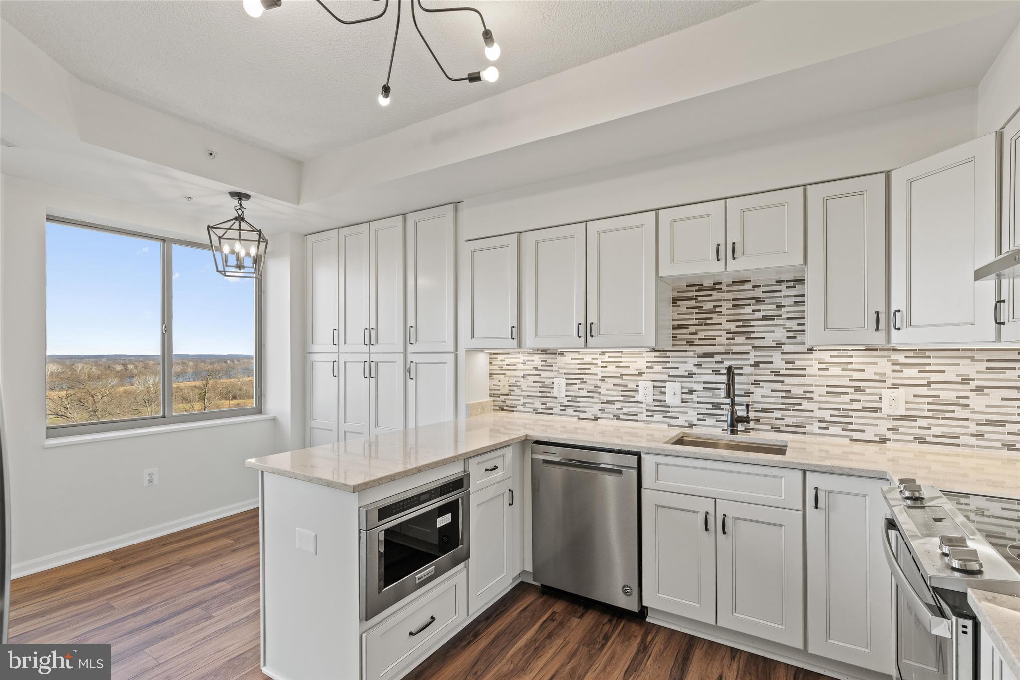 LANSDOWNE WOODS - Residential