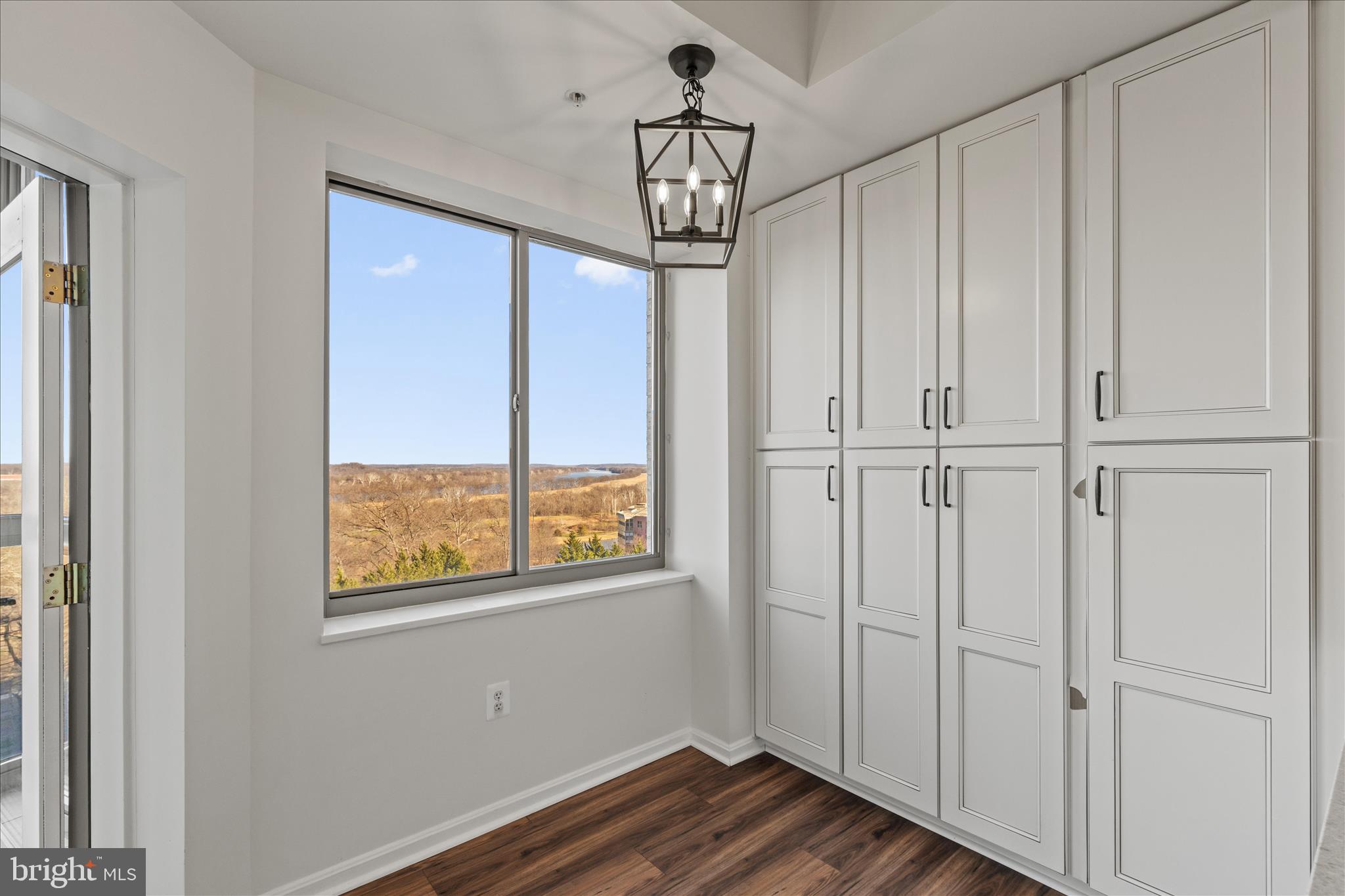 LANSDOWNE WOODS - Residential