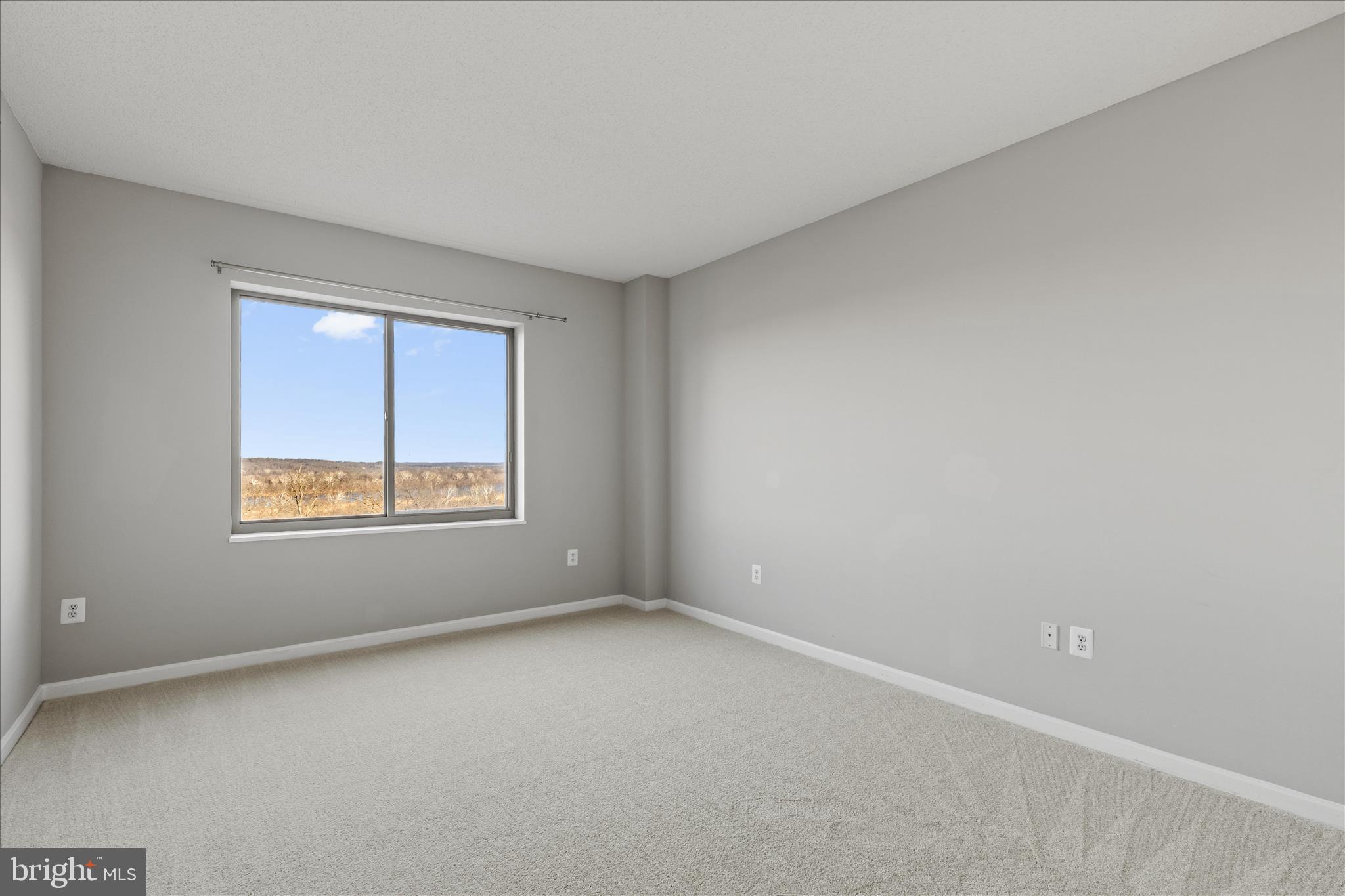 LANSDOWNE WOODS - Residential