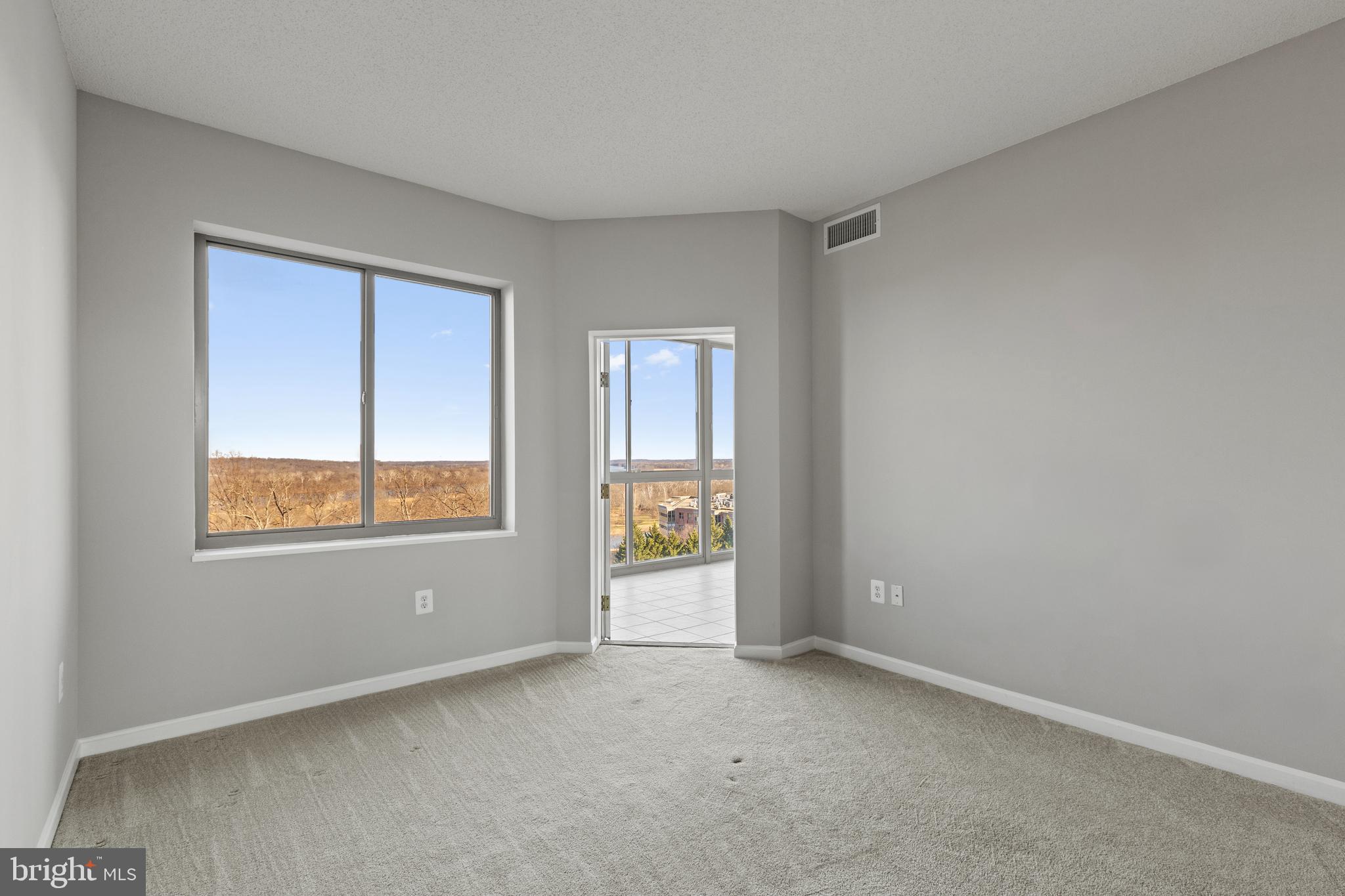 LANSDOWNE WOODS - Residential