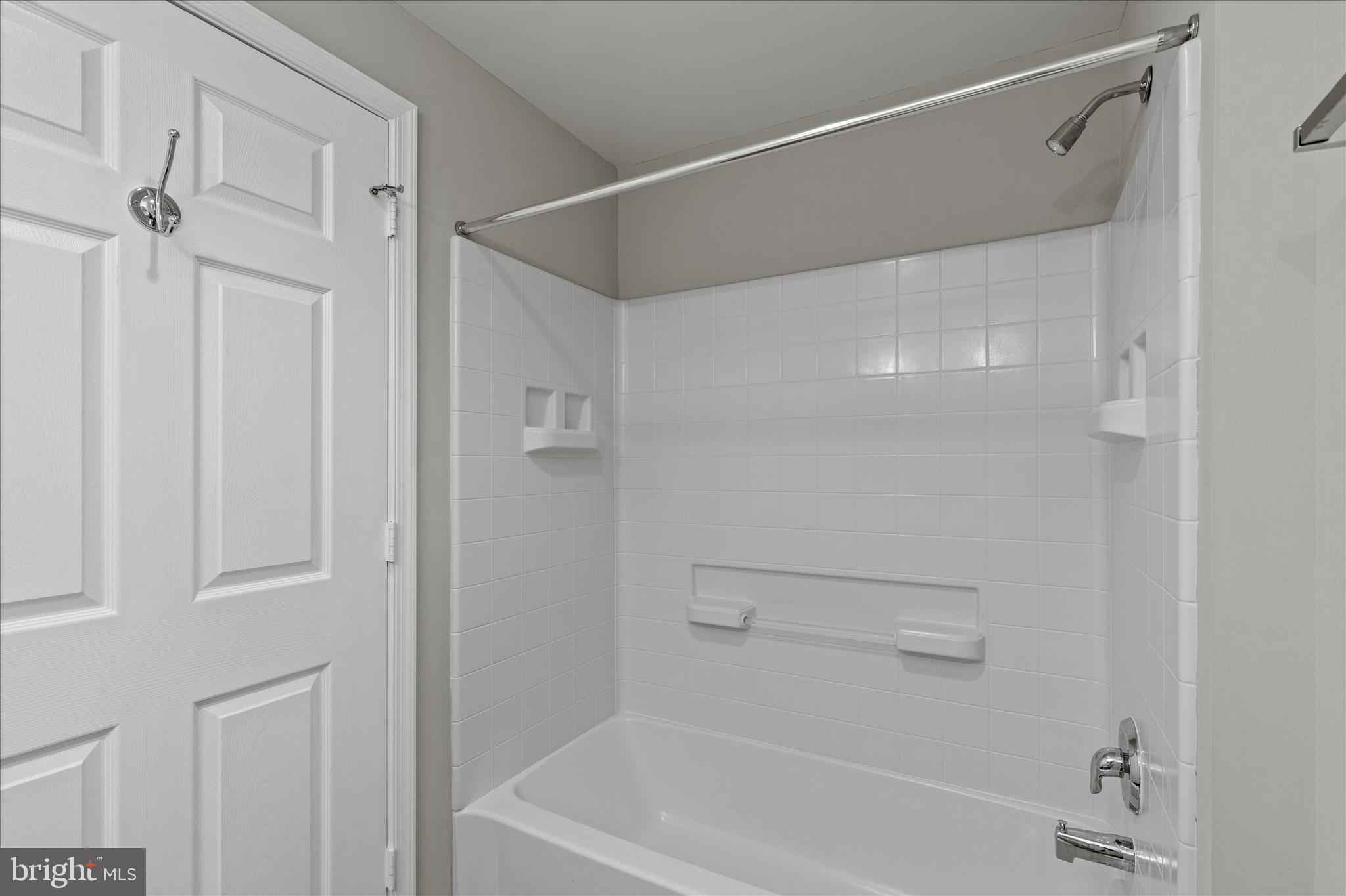 LANSDOWNE WOODS - Residential