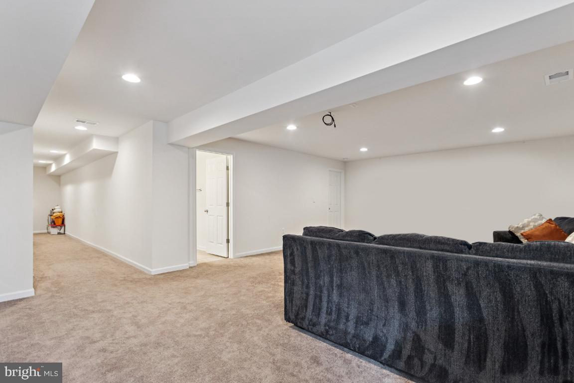 EMBREY MILL - Residential Lease