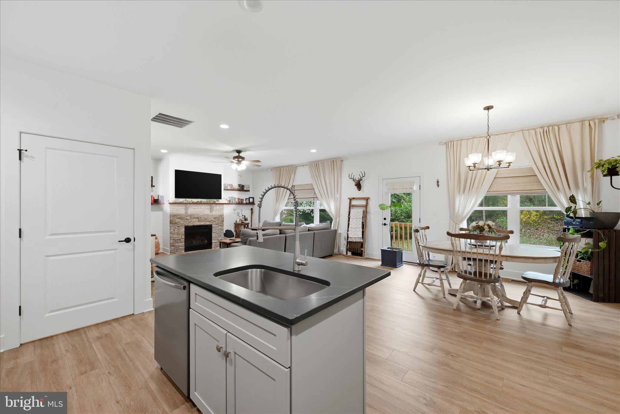 LAKE HOLIDAY ESTATES - Residential