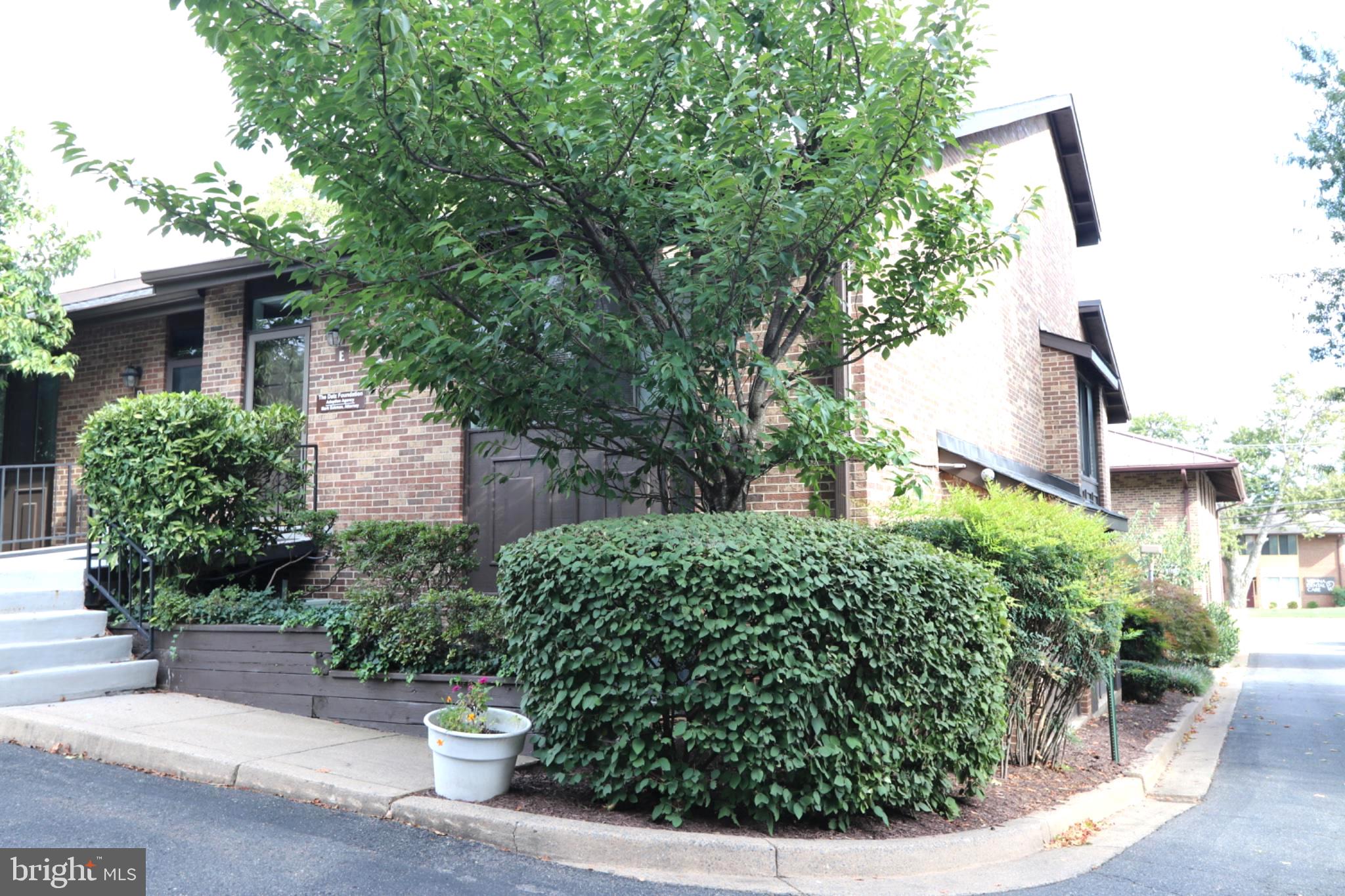 311 MAPLE AVENUE W UNIT E