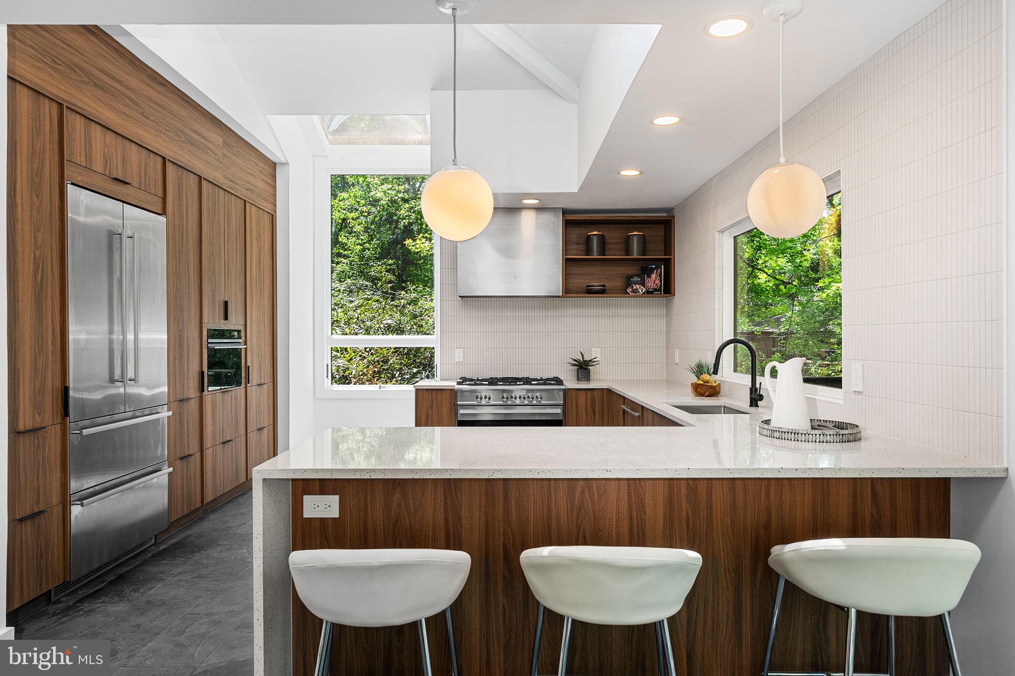 LAKE BARCROFT - Residential
