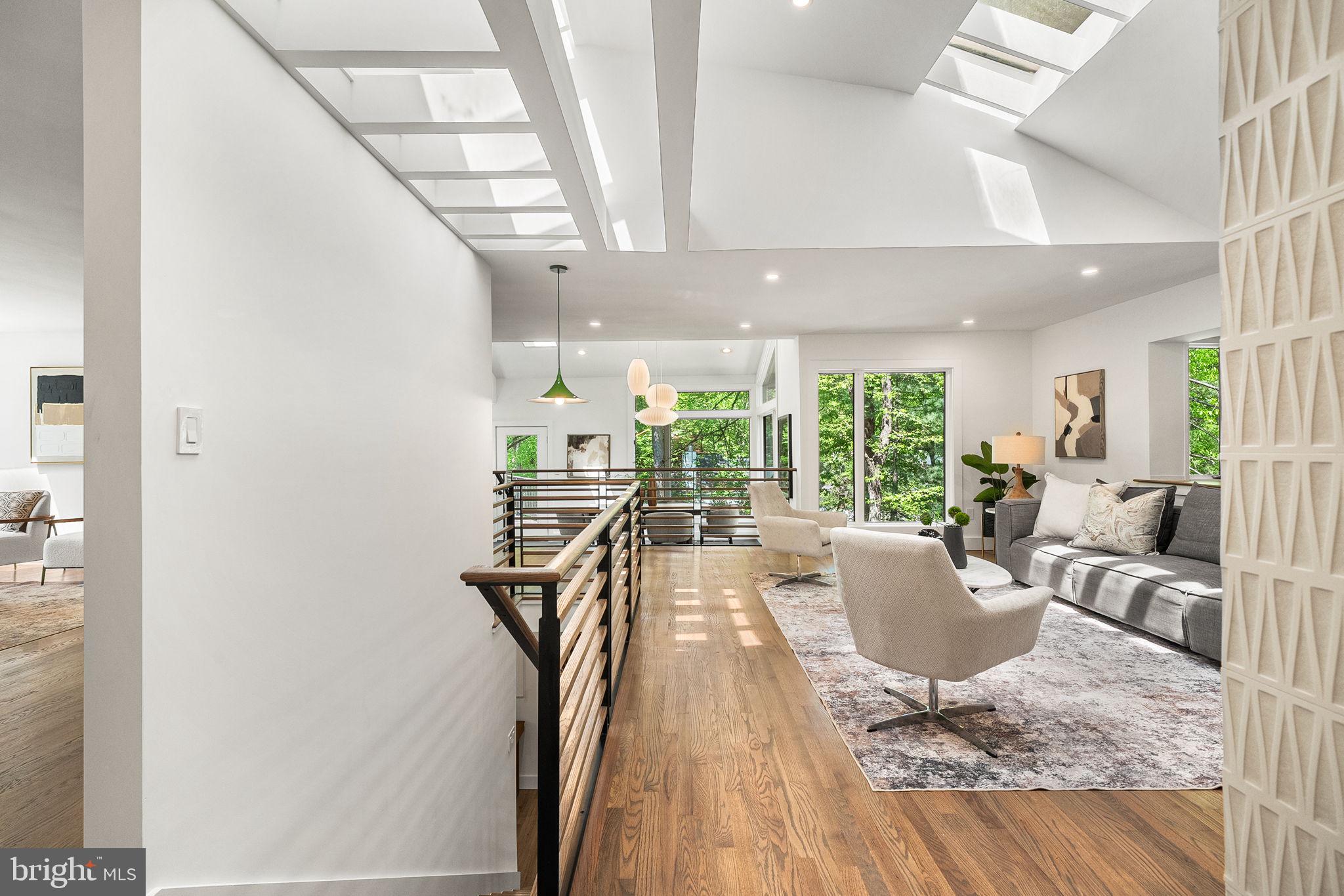 LAKE BARCROFT - Residential