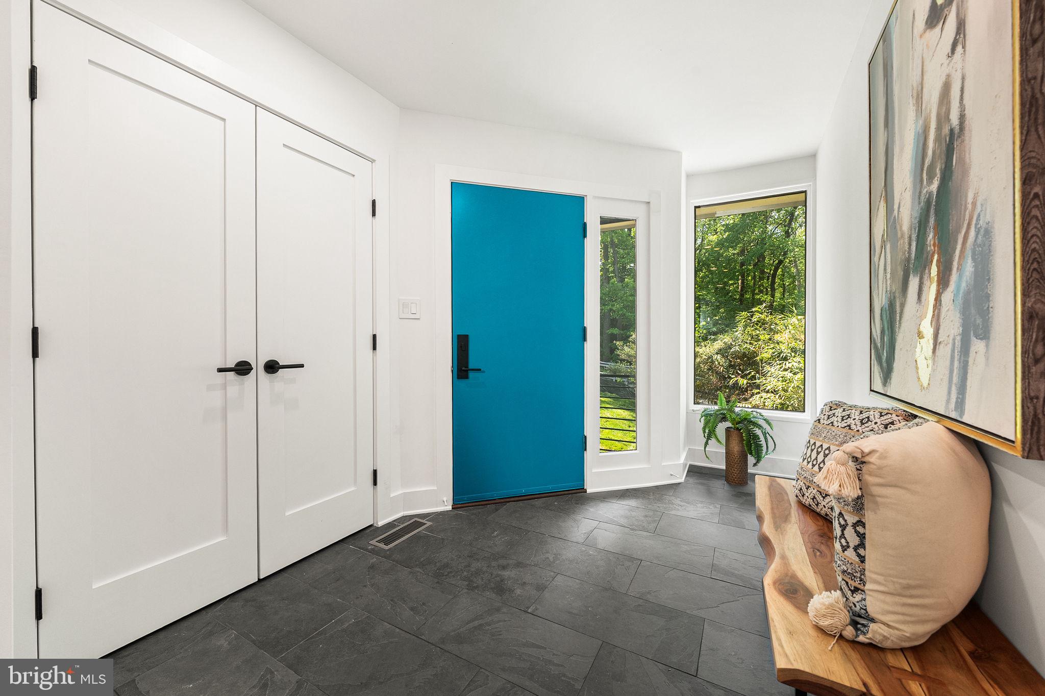 LAKE BARCROFT - Residential