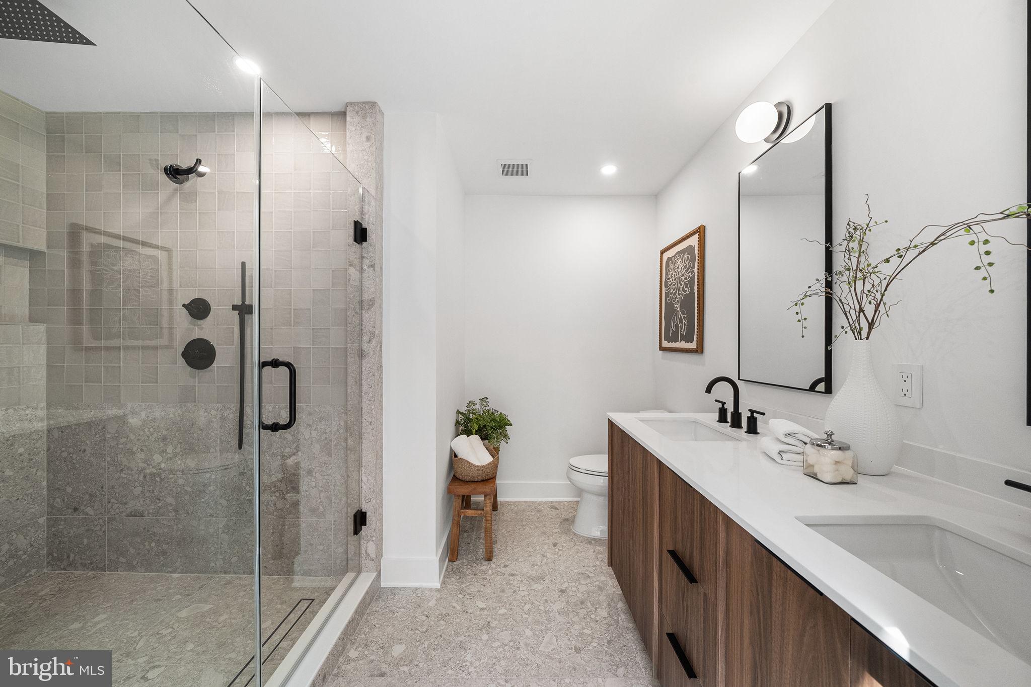 LAKE BARCROFT - Residential