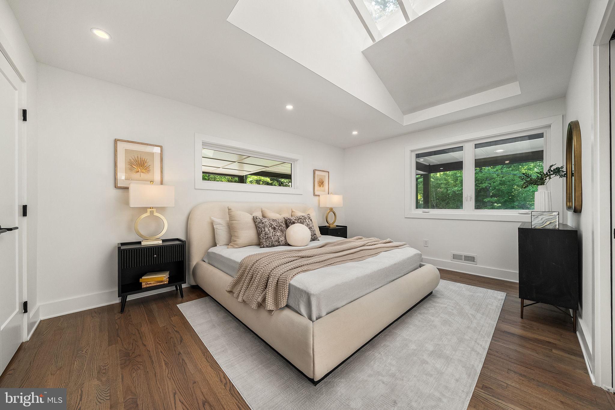 LAKE BARCROFT - Residential