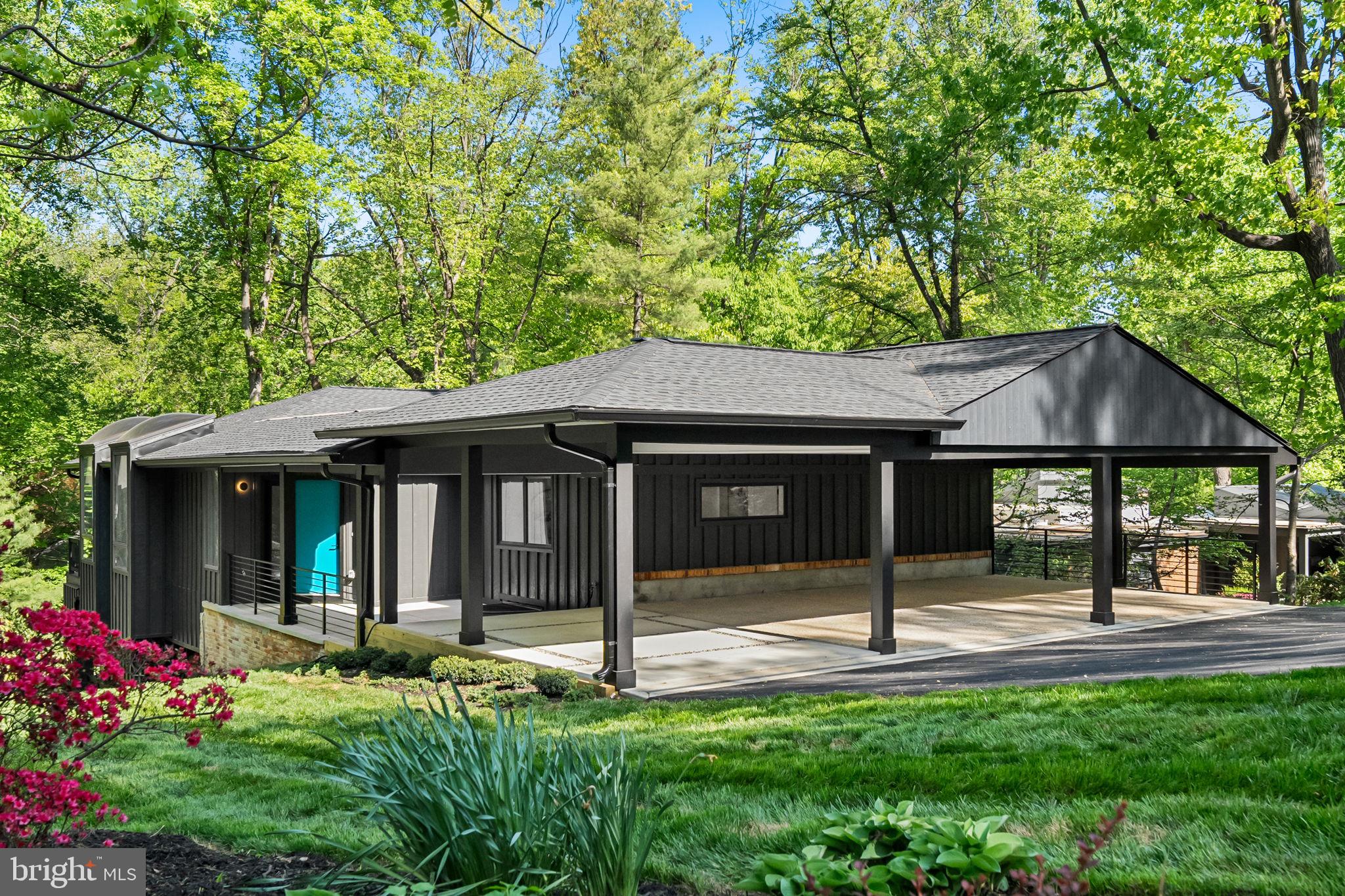 LAKE BARCROFT - Residential