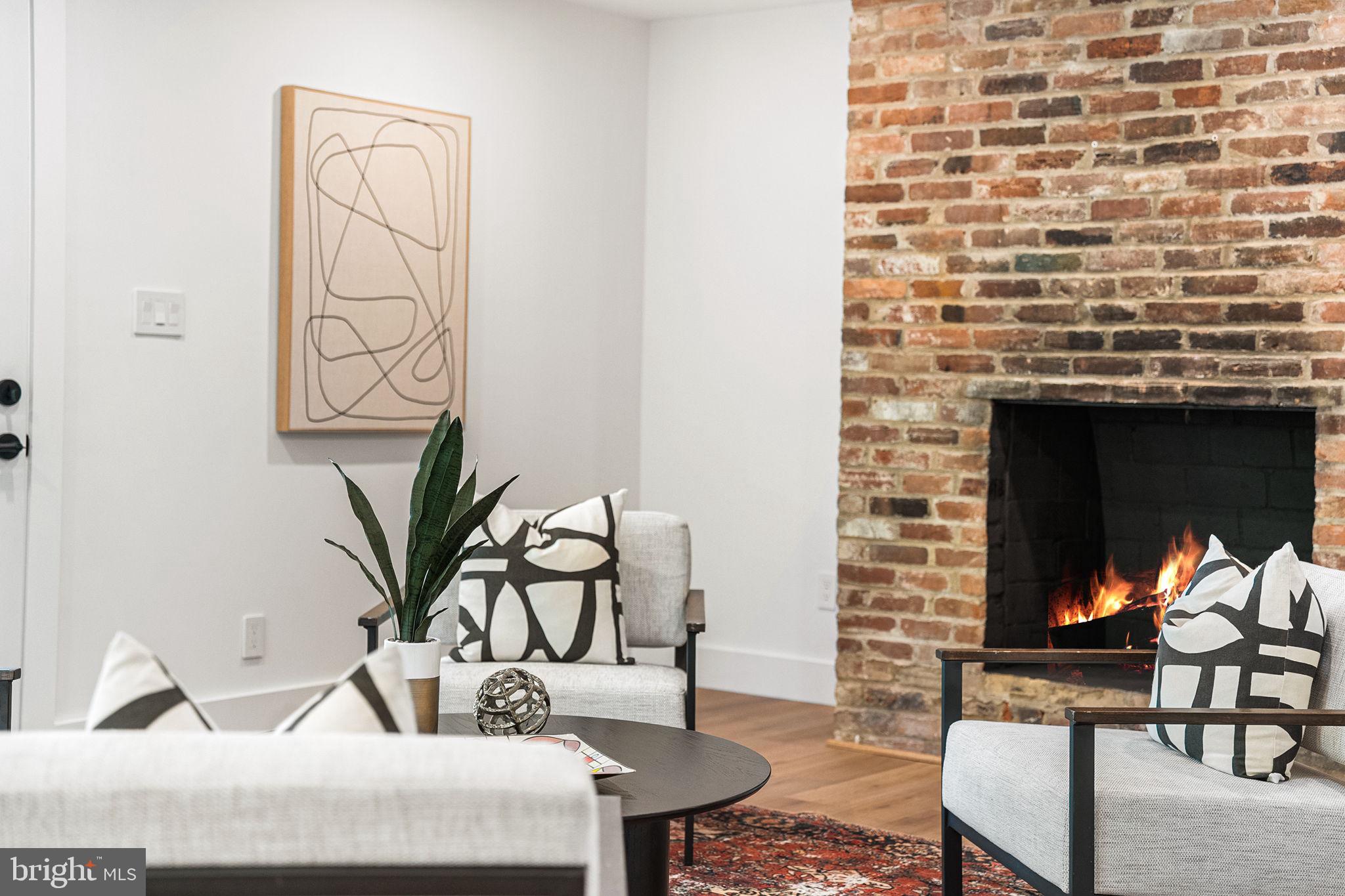 LAKE BARCROFT - Residential