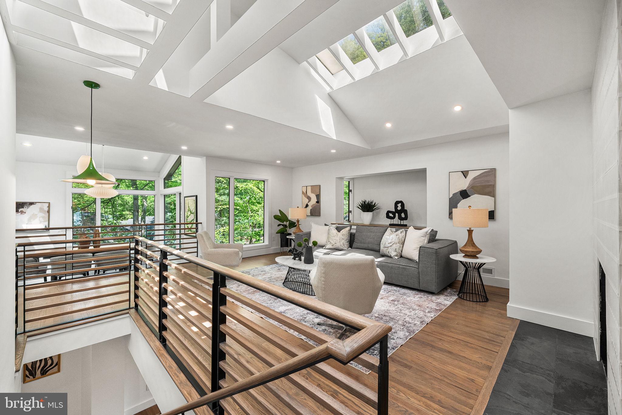 LAKE BARCROFT - Residential