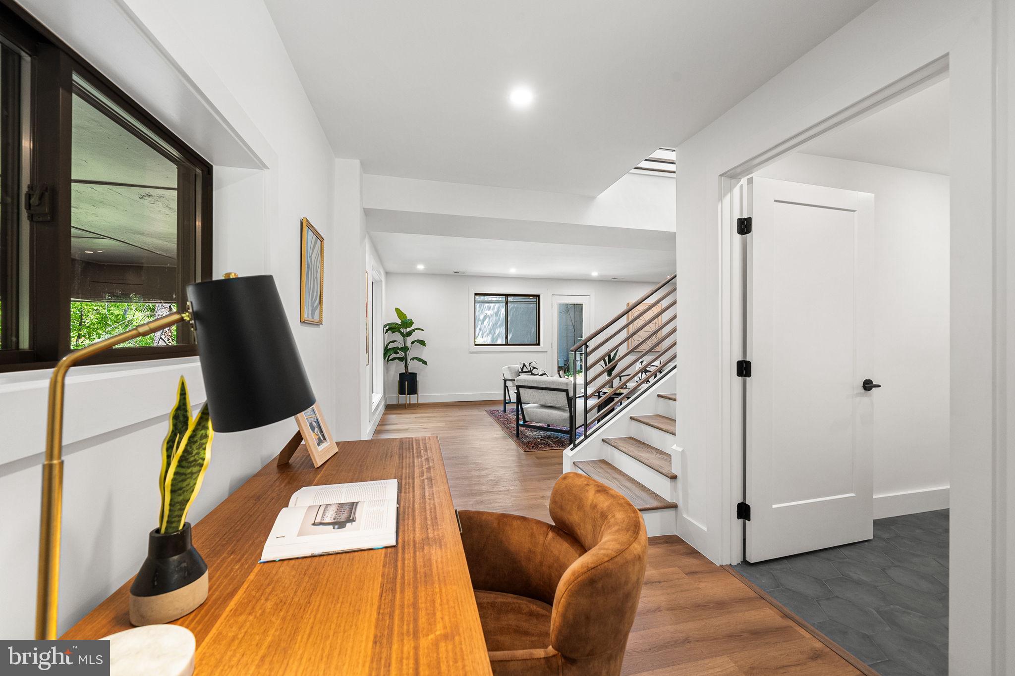 LAKE BARCROFT - Residential