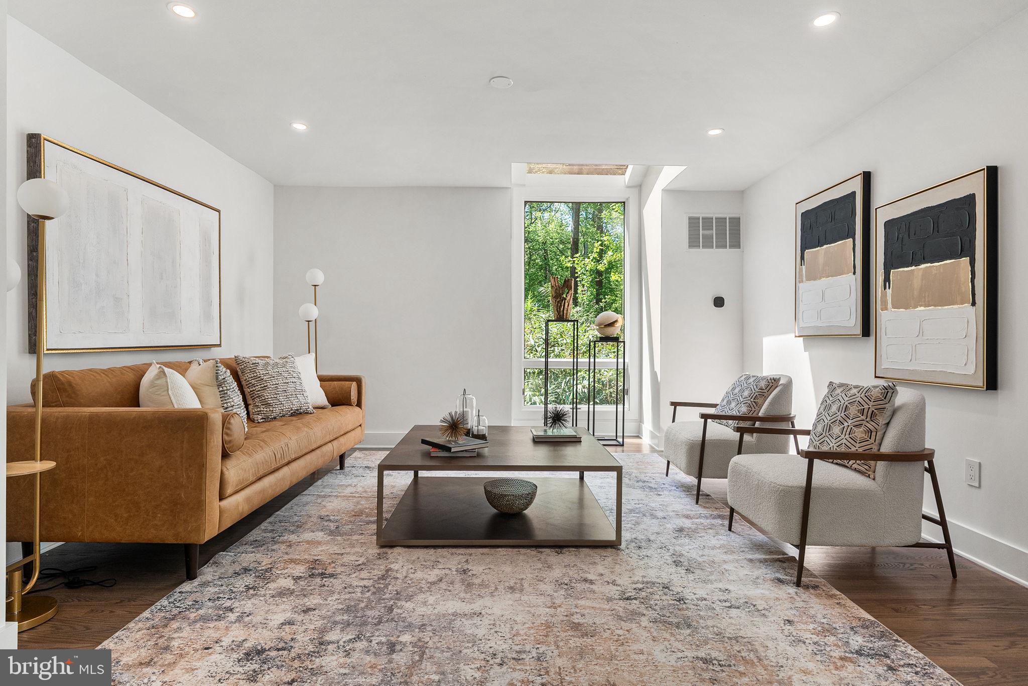 LAKE BARCROFT - Residential