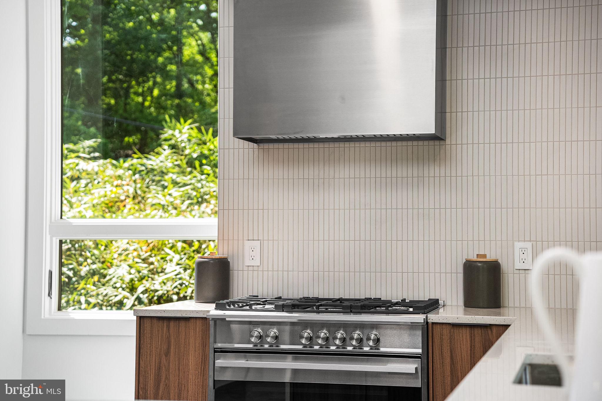 LAKE BARCROFT - Residential