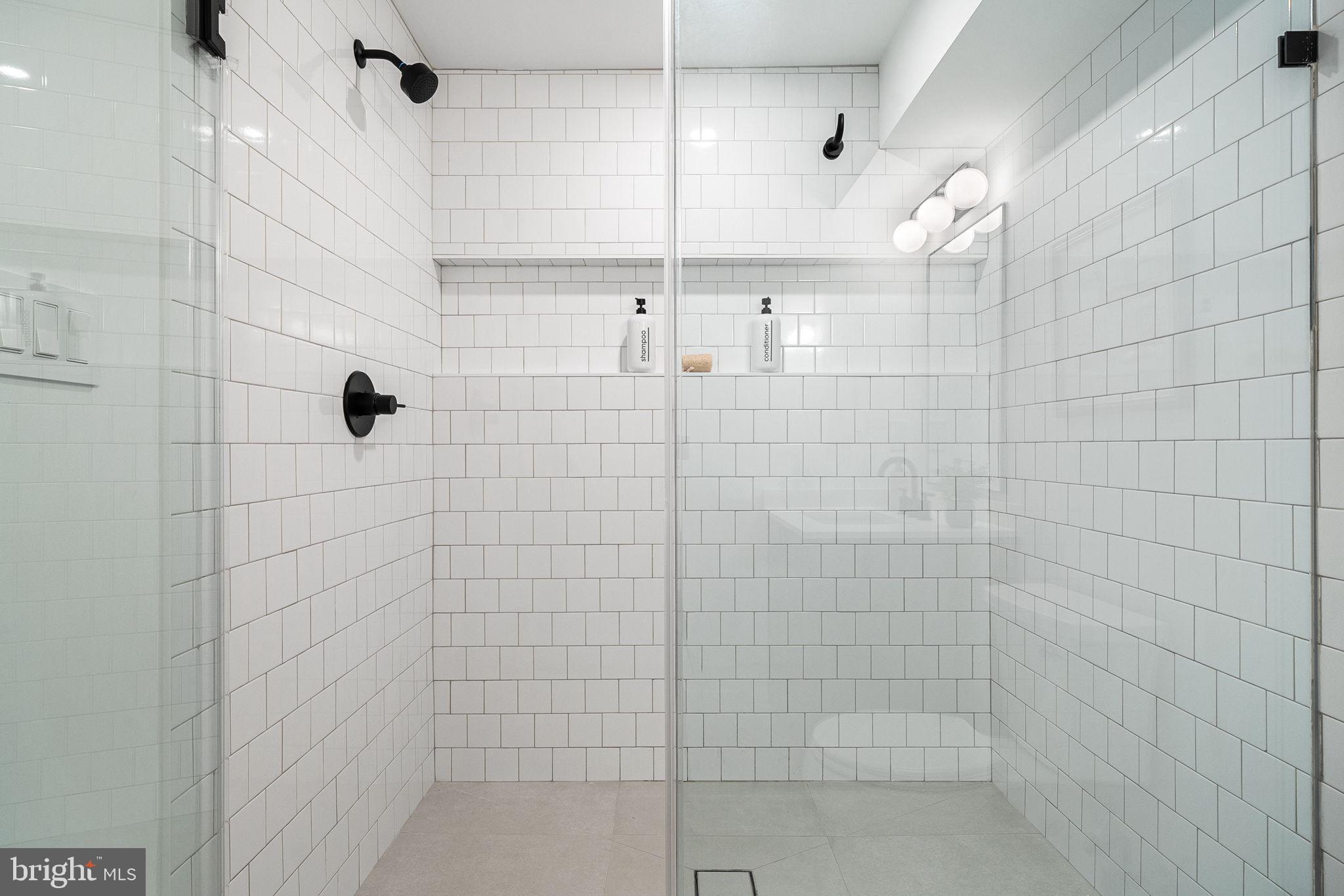 LAKE BARCROFT - Residential