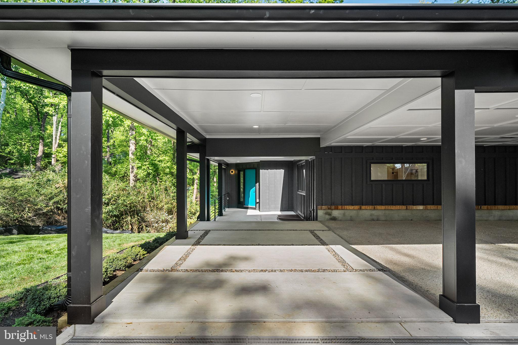 LAKE BARCROFT - Residential