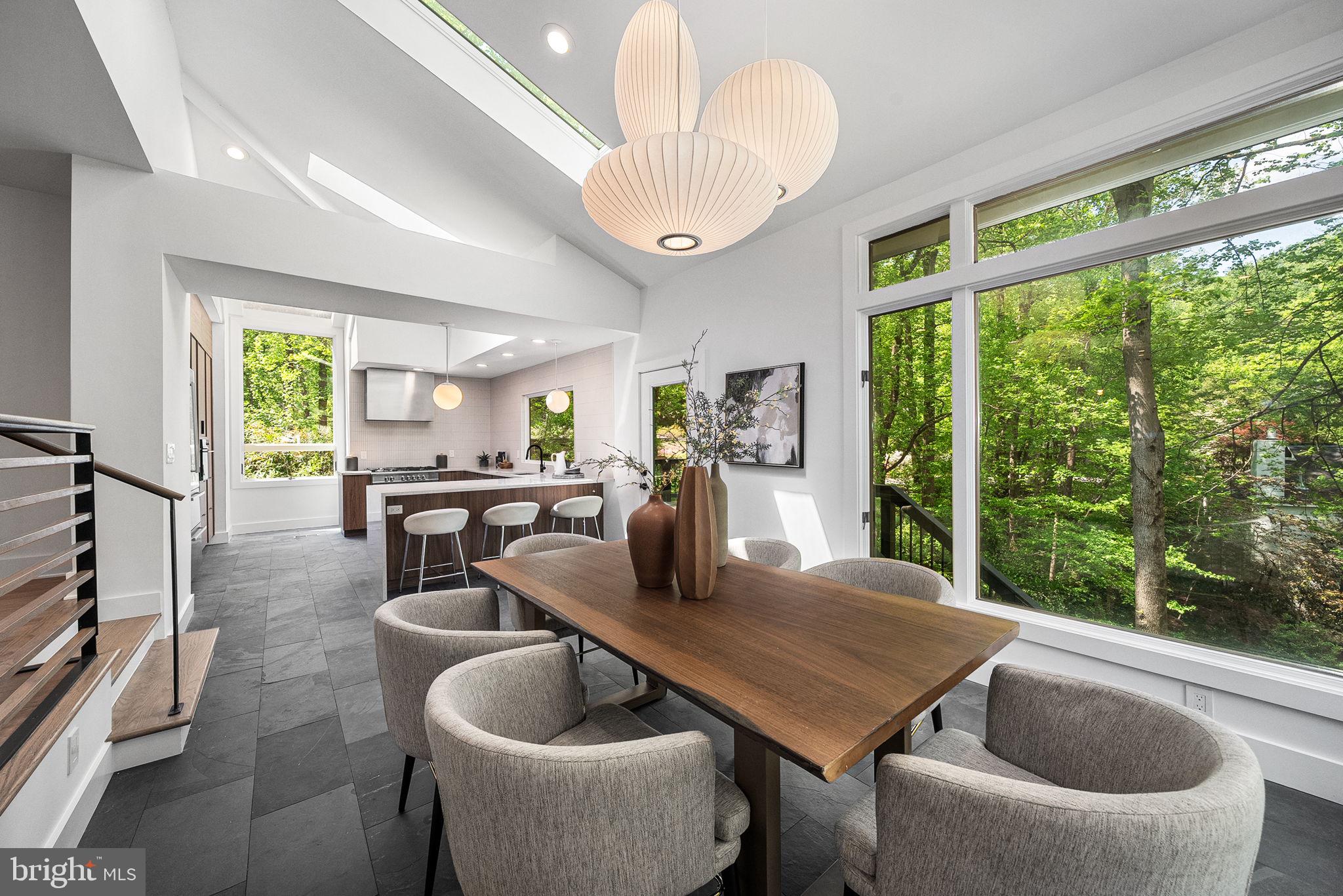 LAKE BARCROFT - Residential