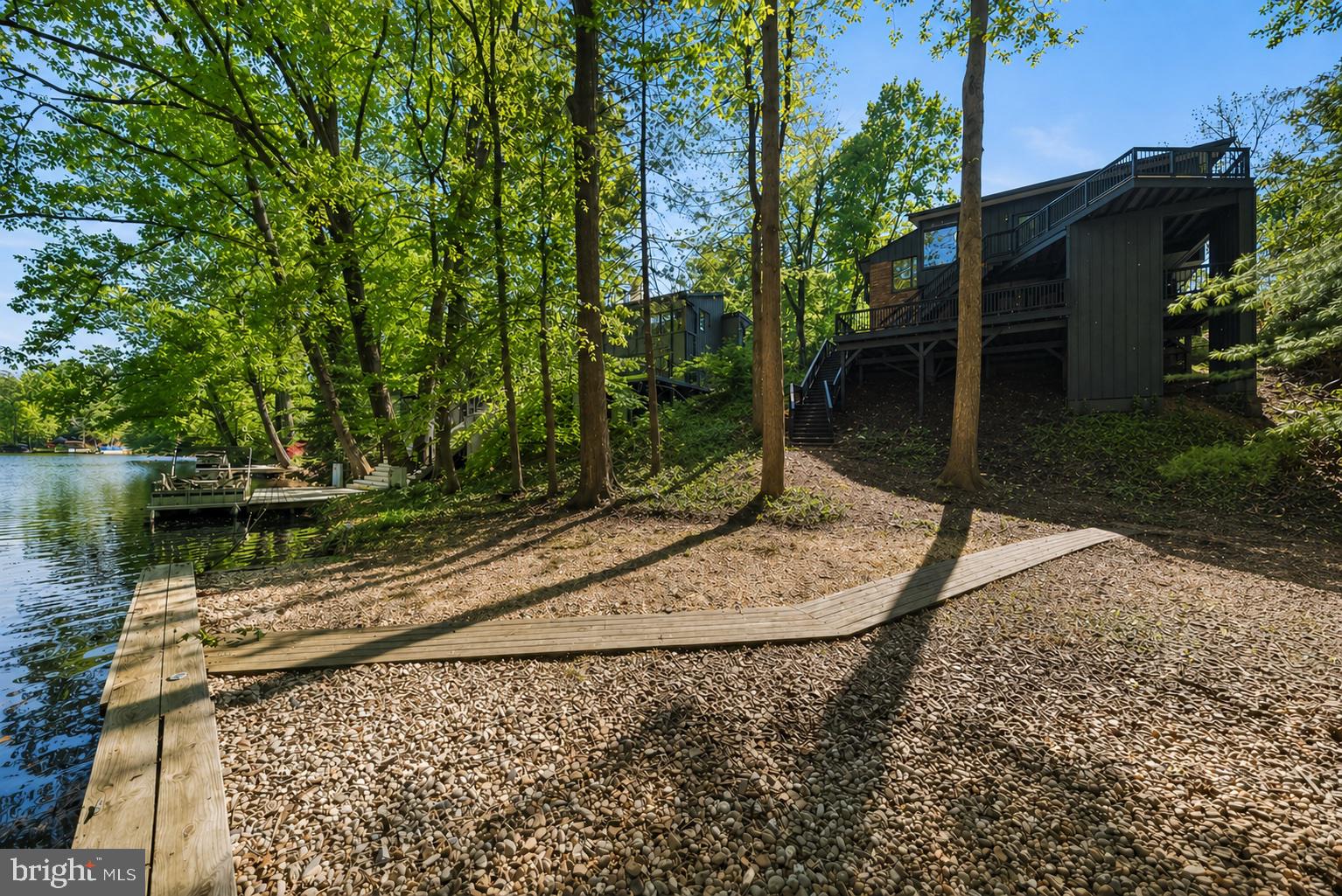 LAKE BARCROFT - Residential