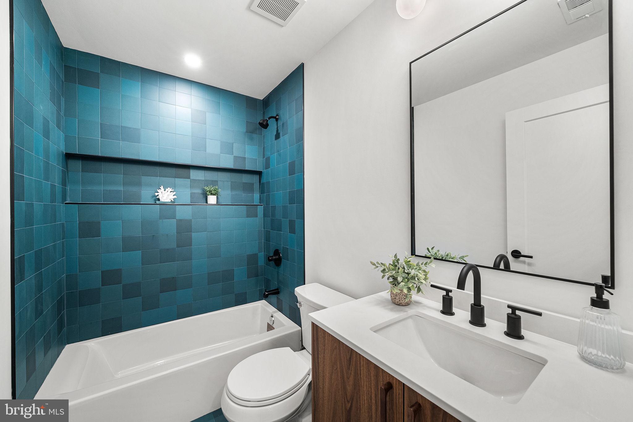 LAKE BARCROFT - Residential