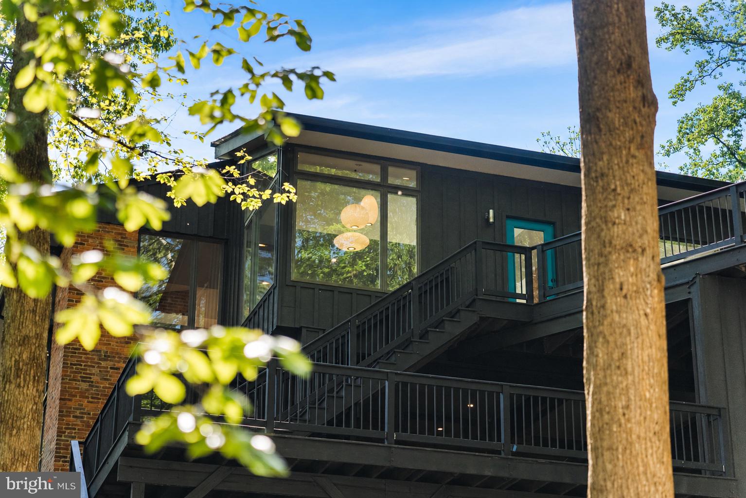 LAKE BARCROFT - Residential