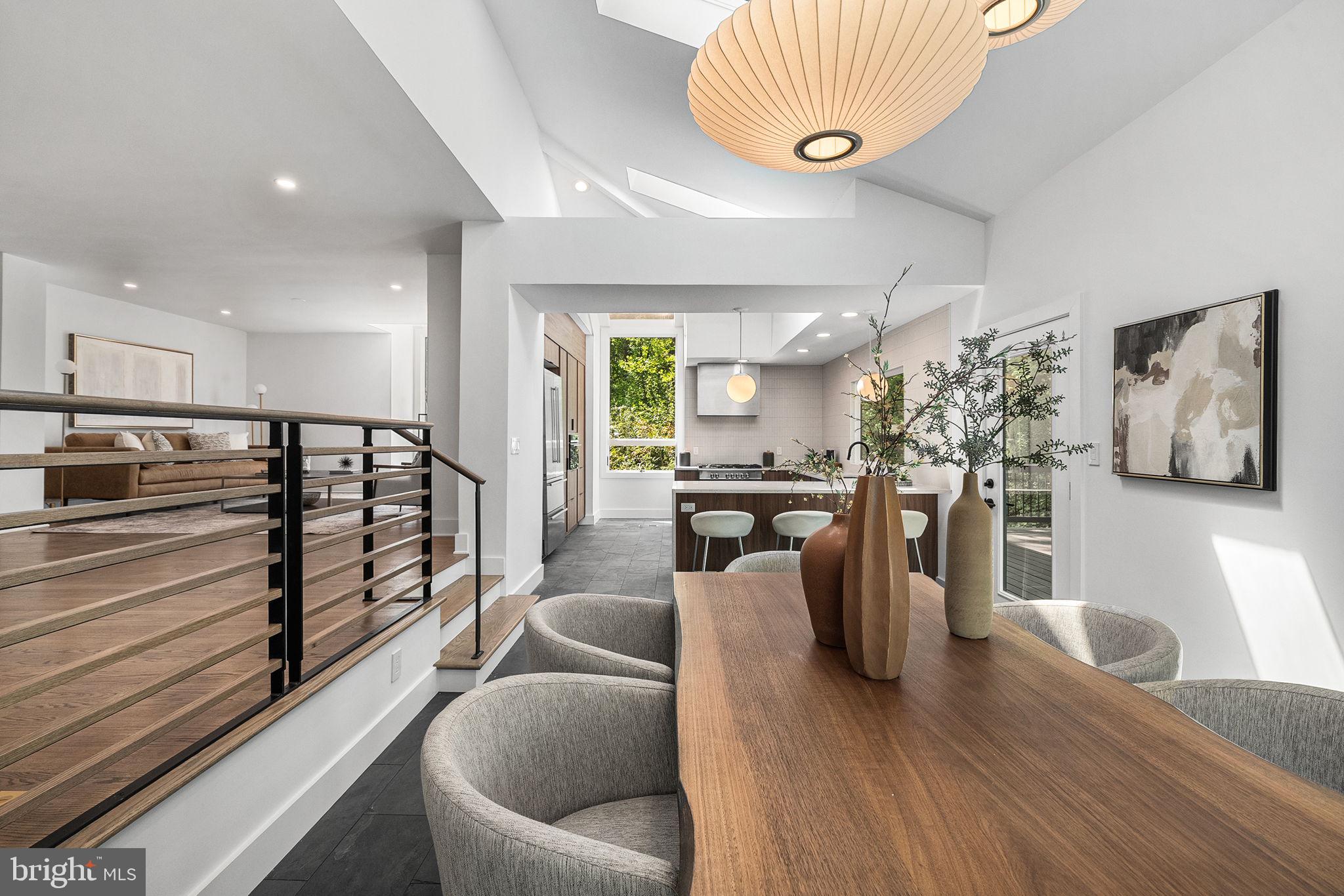 LAKE BARCROFT - Residential