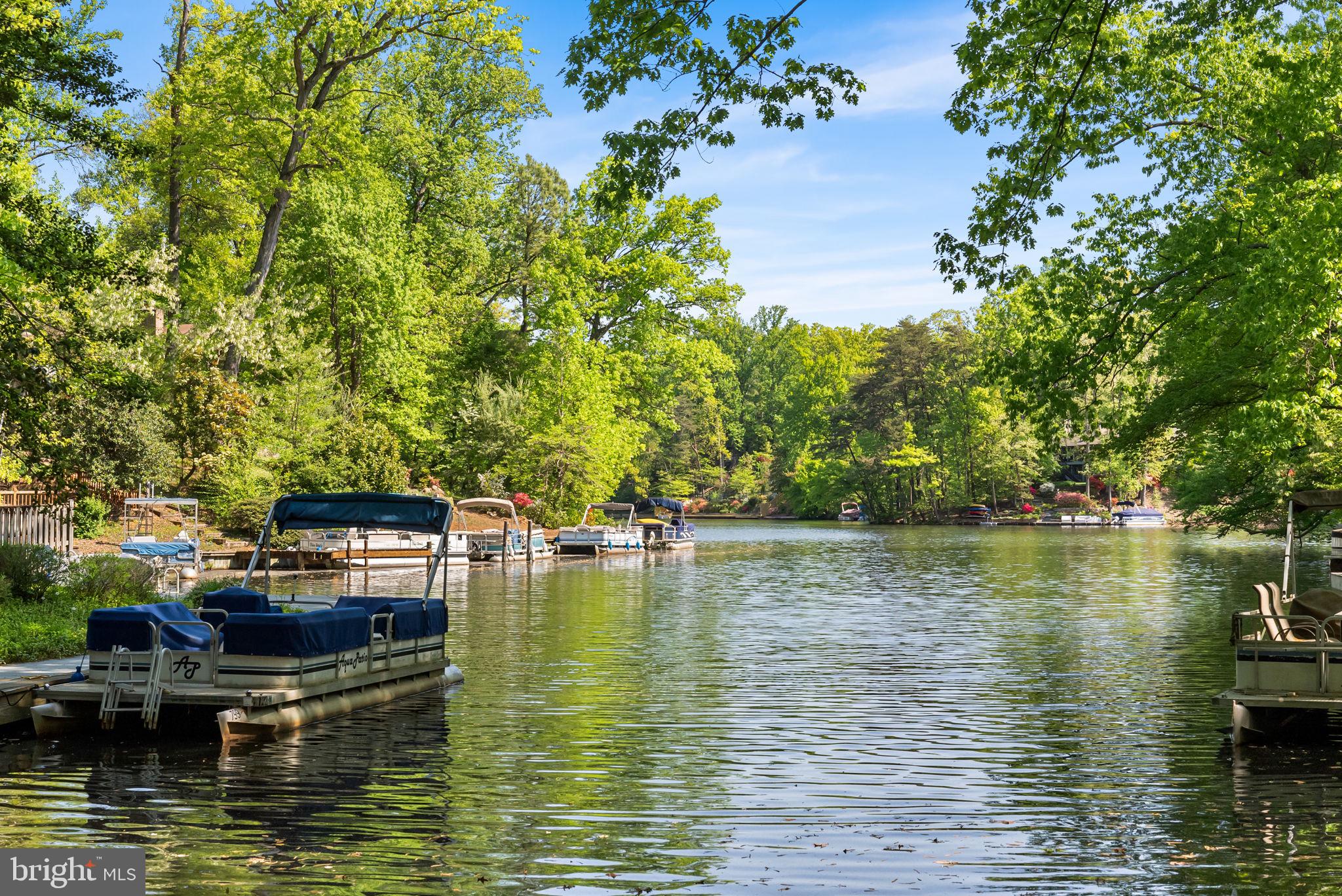 LAKE BARCROFT - Residential