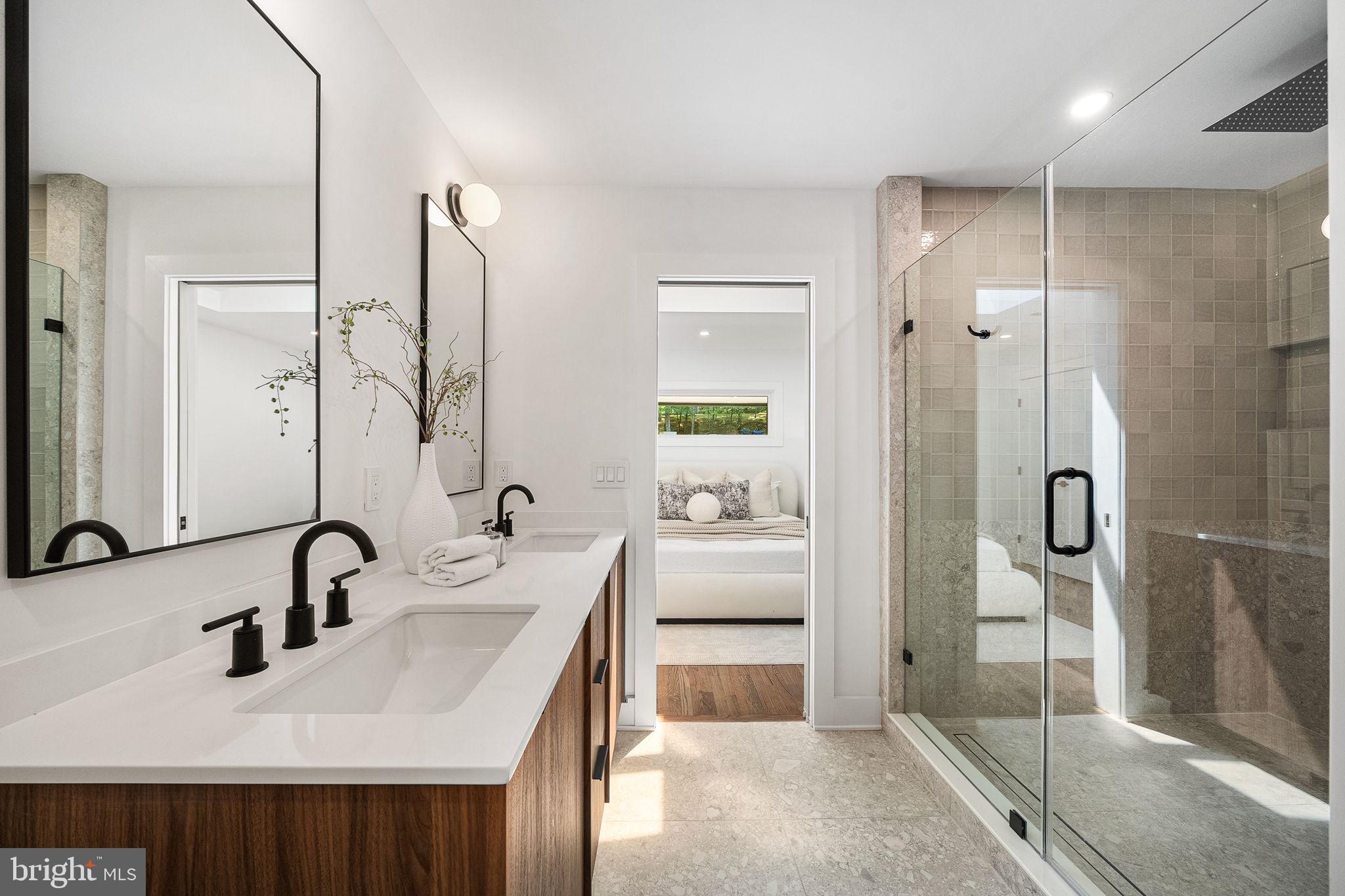 LAKE BARCROFT - Residential