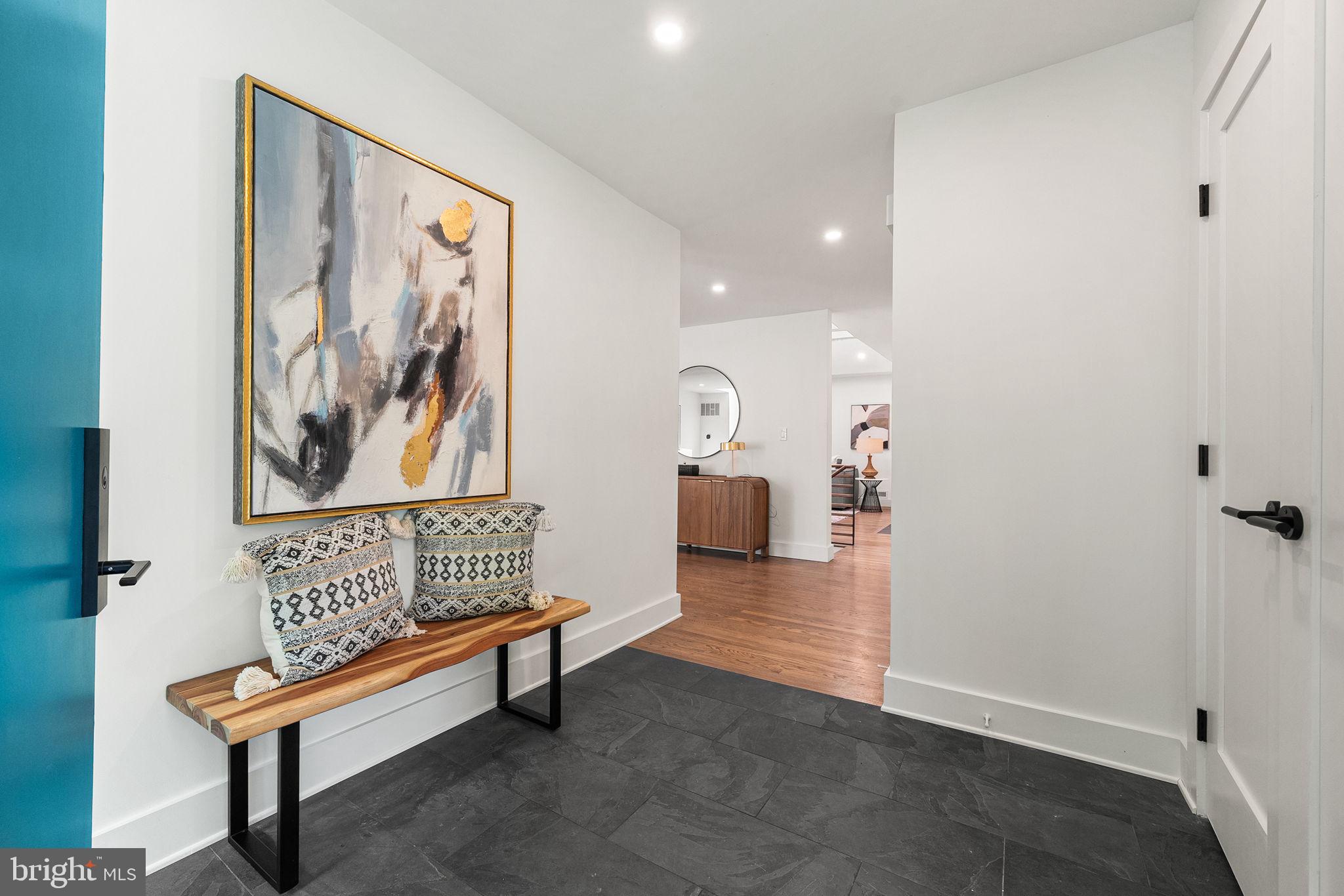 LAKE BARCROFT - Residential