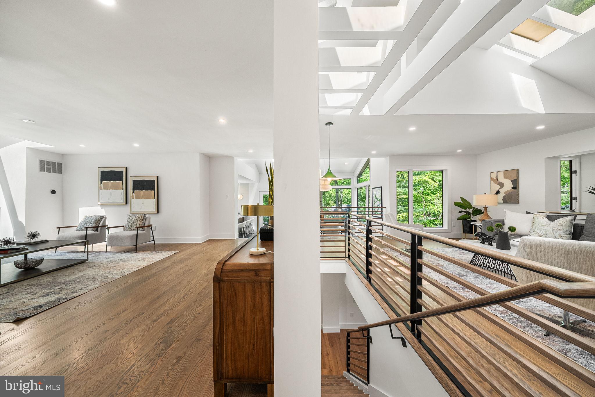 LAKE BARCROFT - Residential