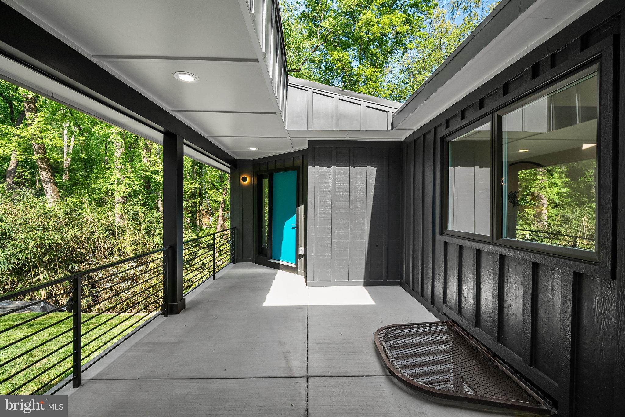 LAKE BARCROFT - Residential