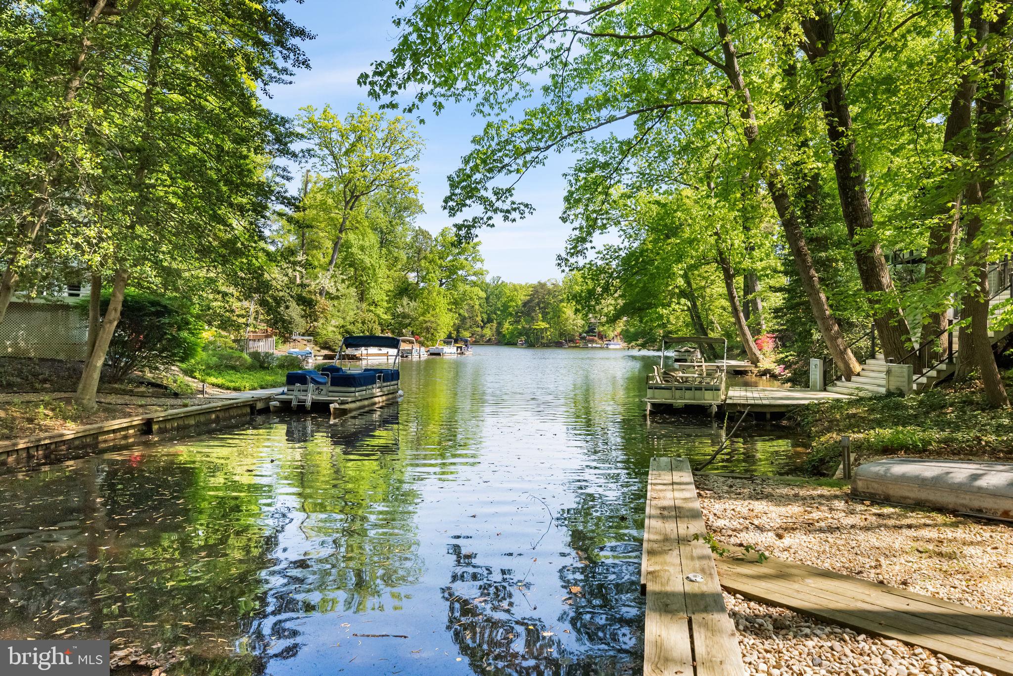 LAKE BARCROFT - Residential