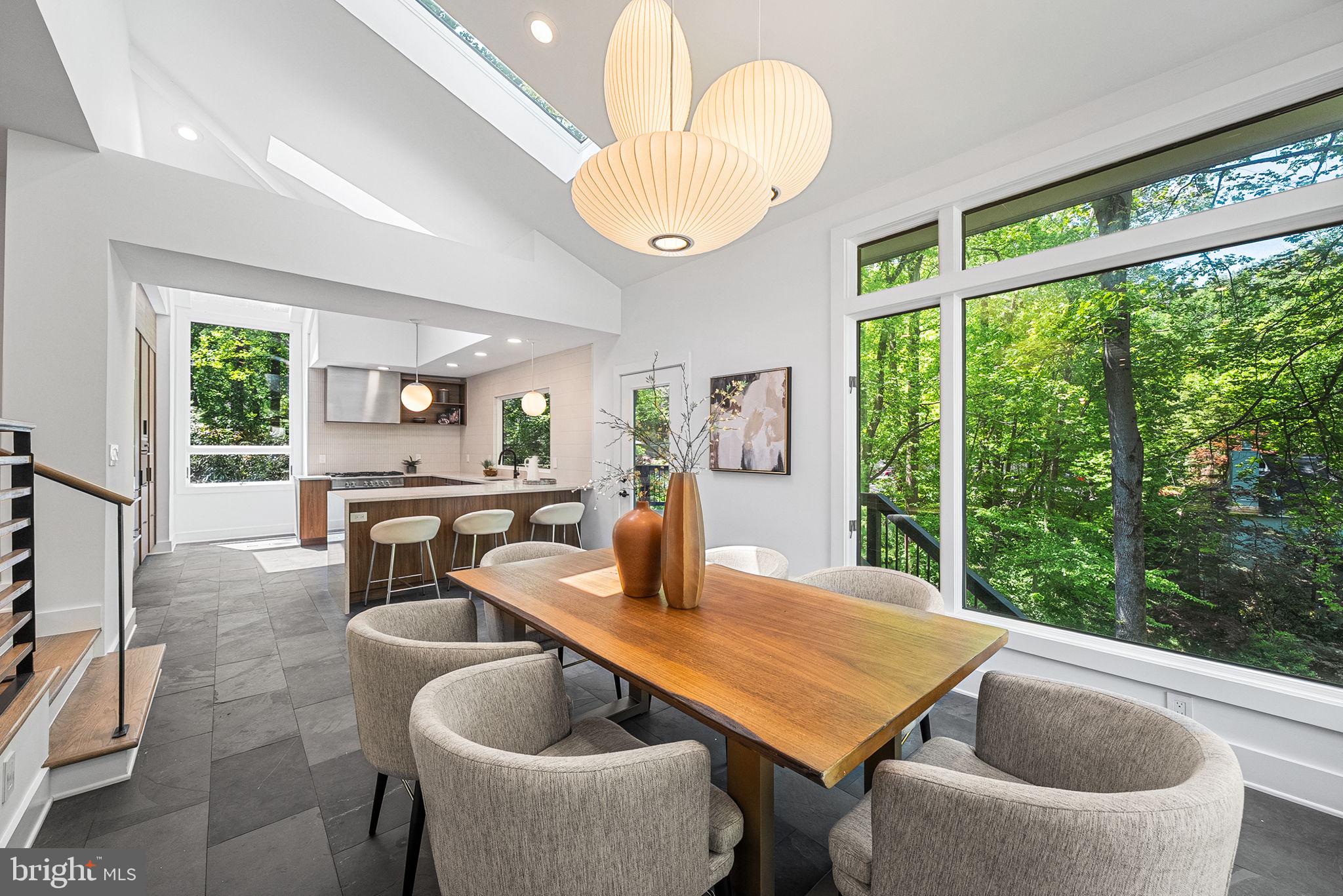 LAKE BARCROFT - Residential