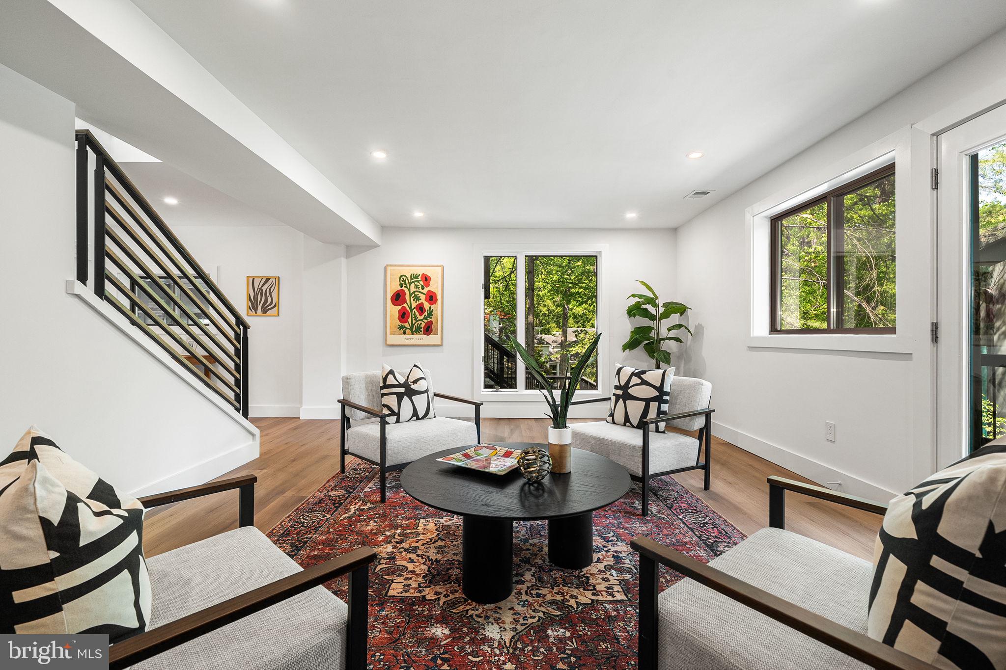 LAKE BARCROFT - Residential