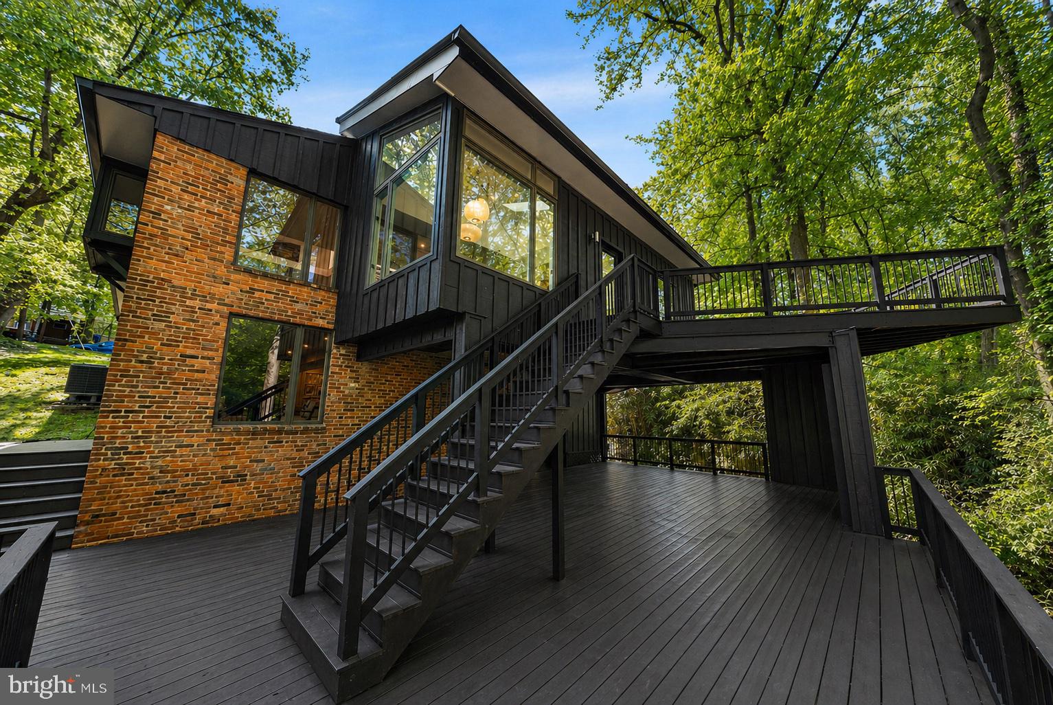 LAKE BARCROFT - Residential