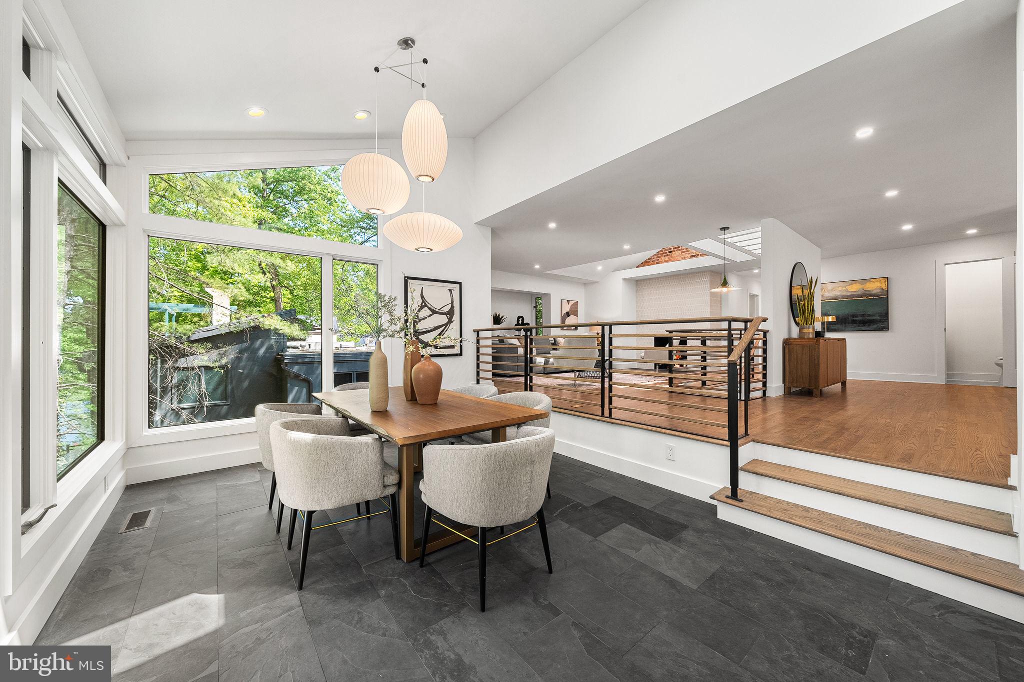 LAKE BARCROFT - Residential