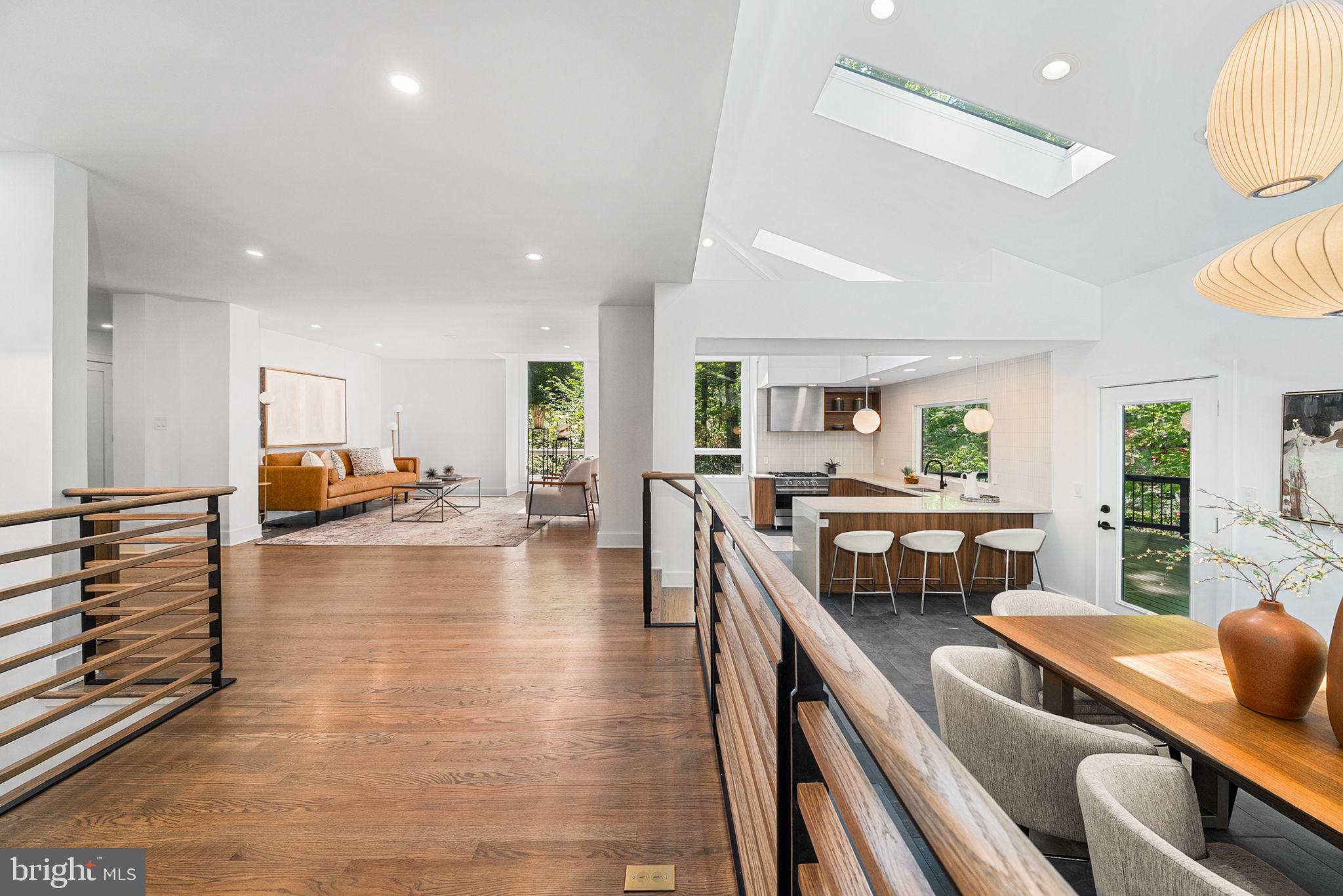 LAKE BARCROFT - Residential