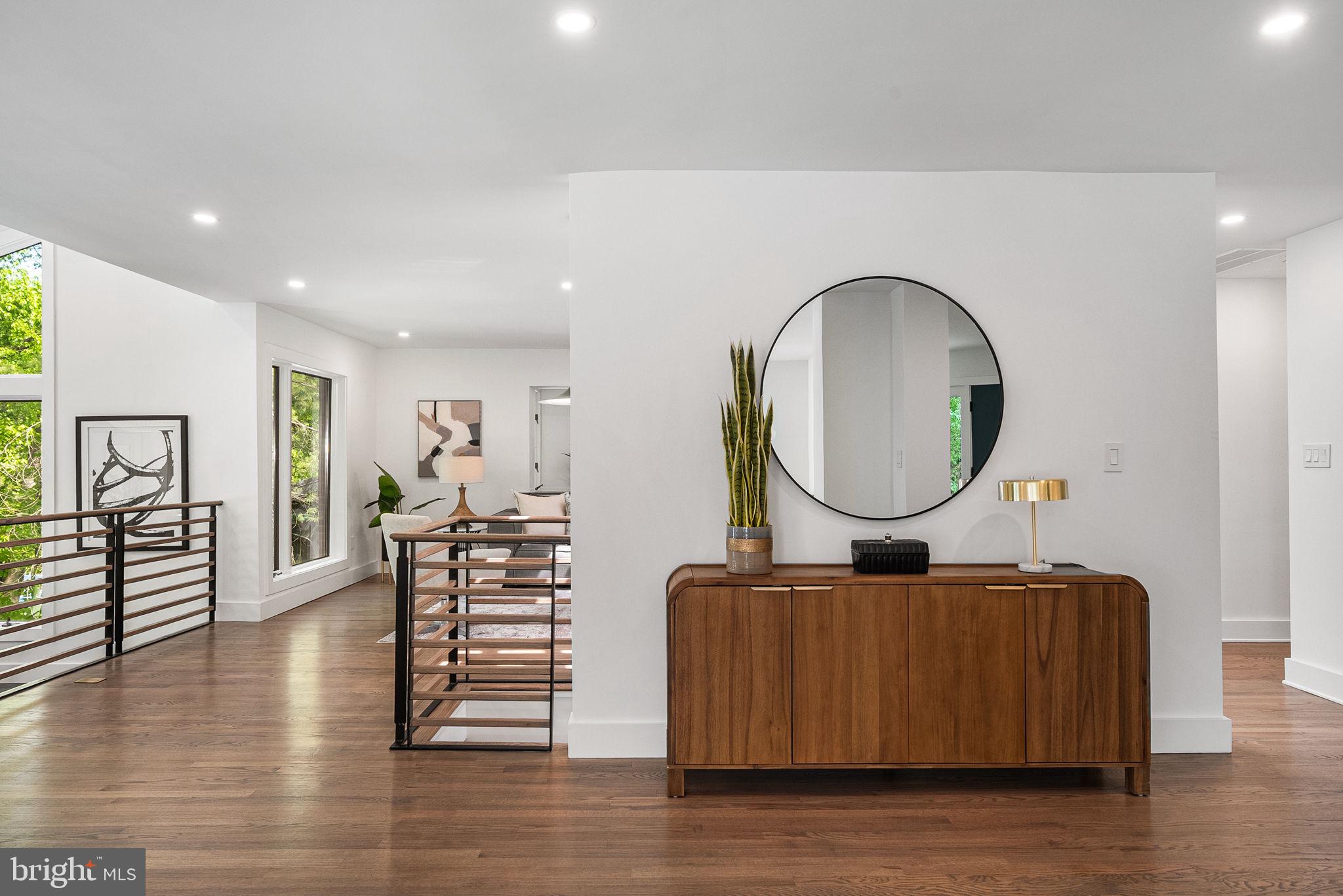 LAKE BARCROFT - Residential