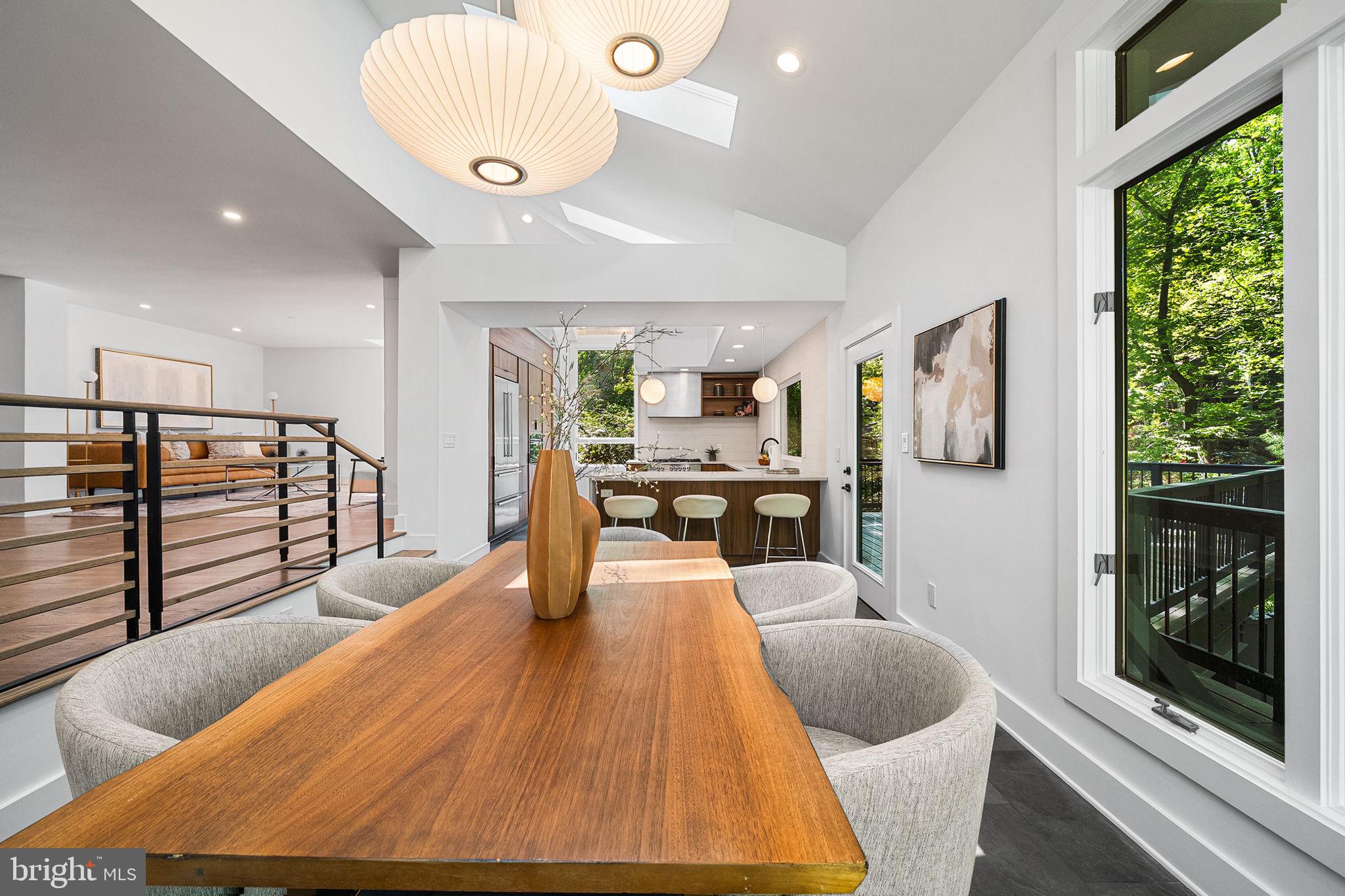 LAKE BARCROFT - Residential