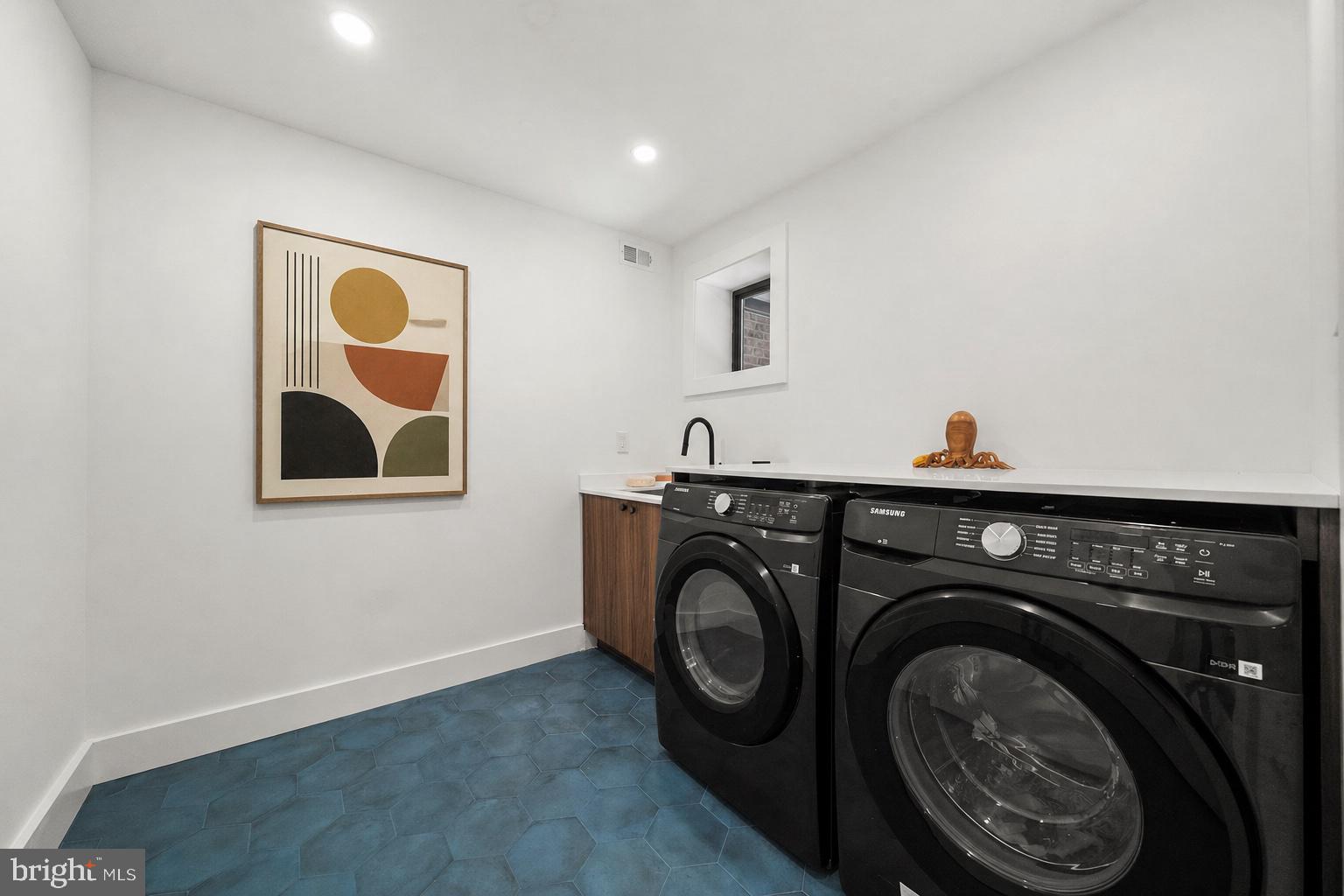 LAKE BARCROFT - Residential