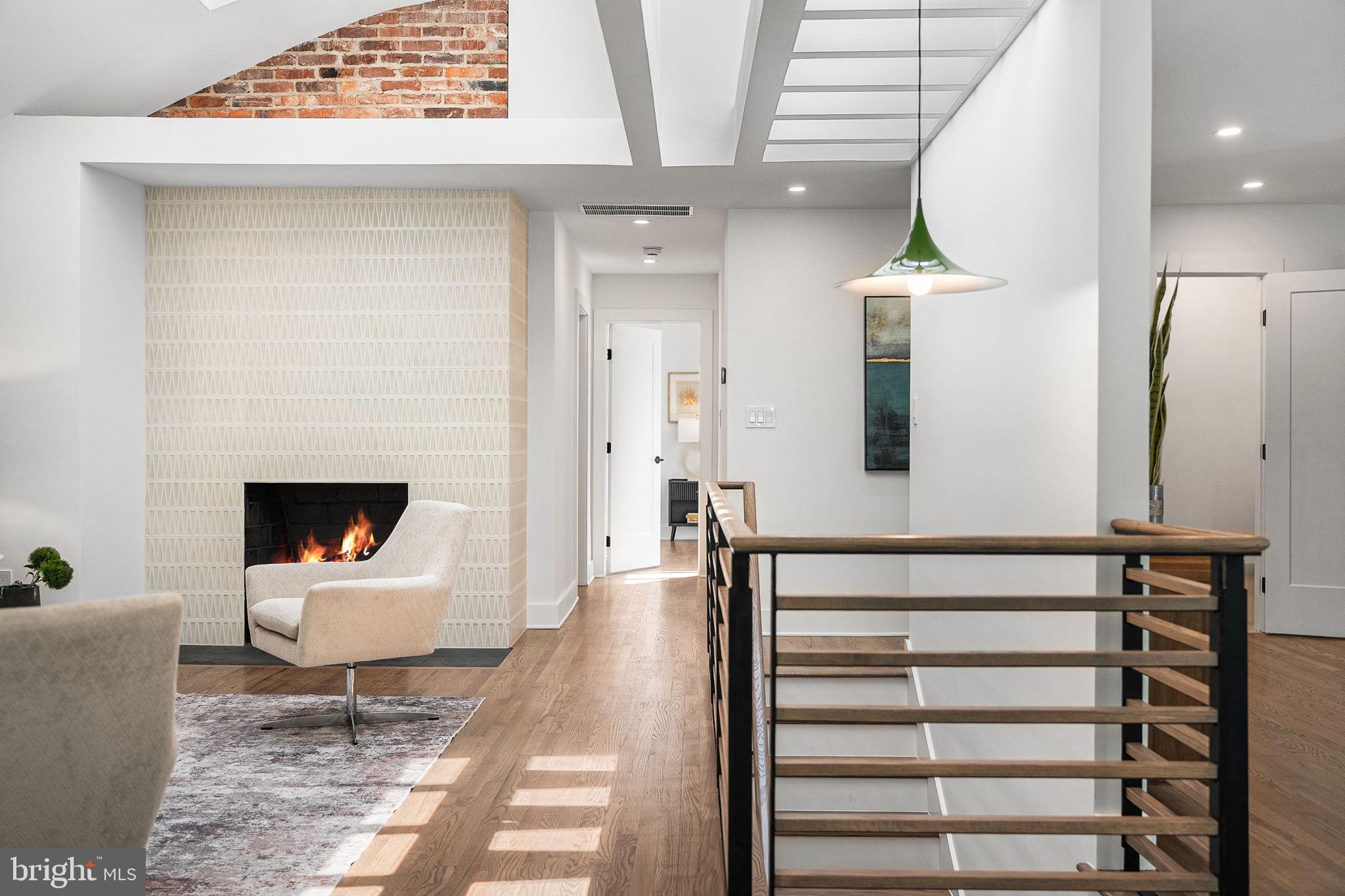 LAKE BARCROFT - Residential