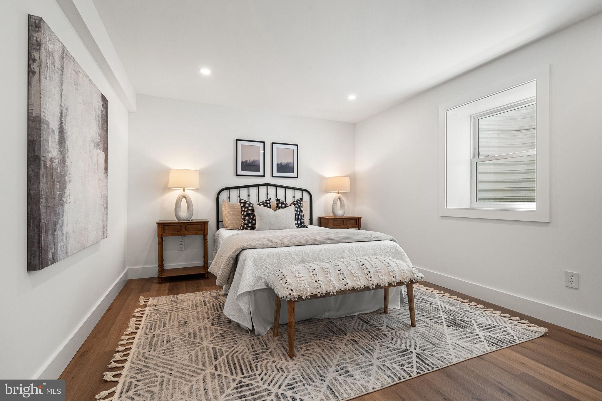 LAKE BARCROFT - Residential