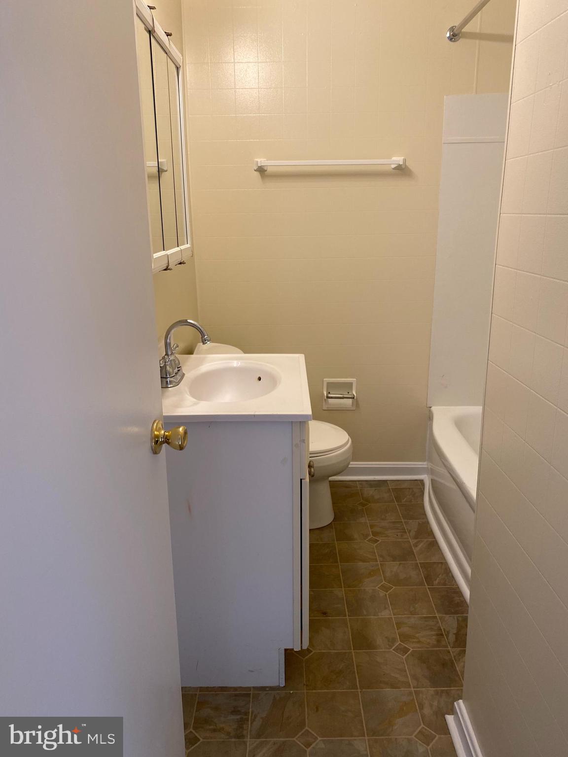 C D DYE - Residential Lease