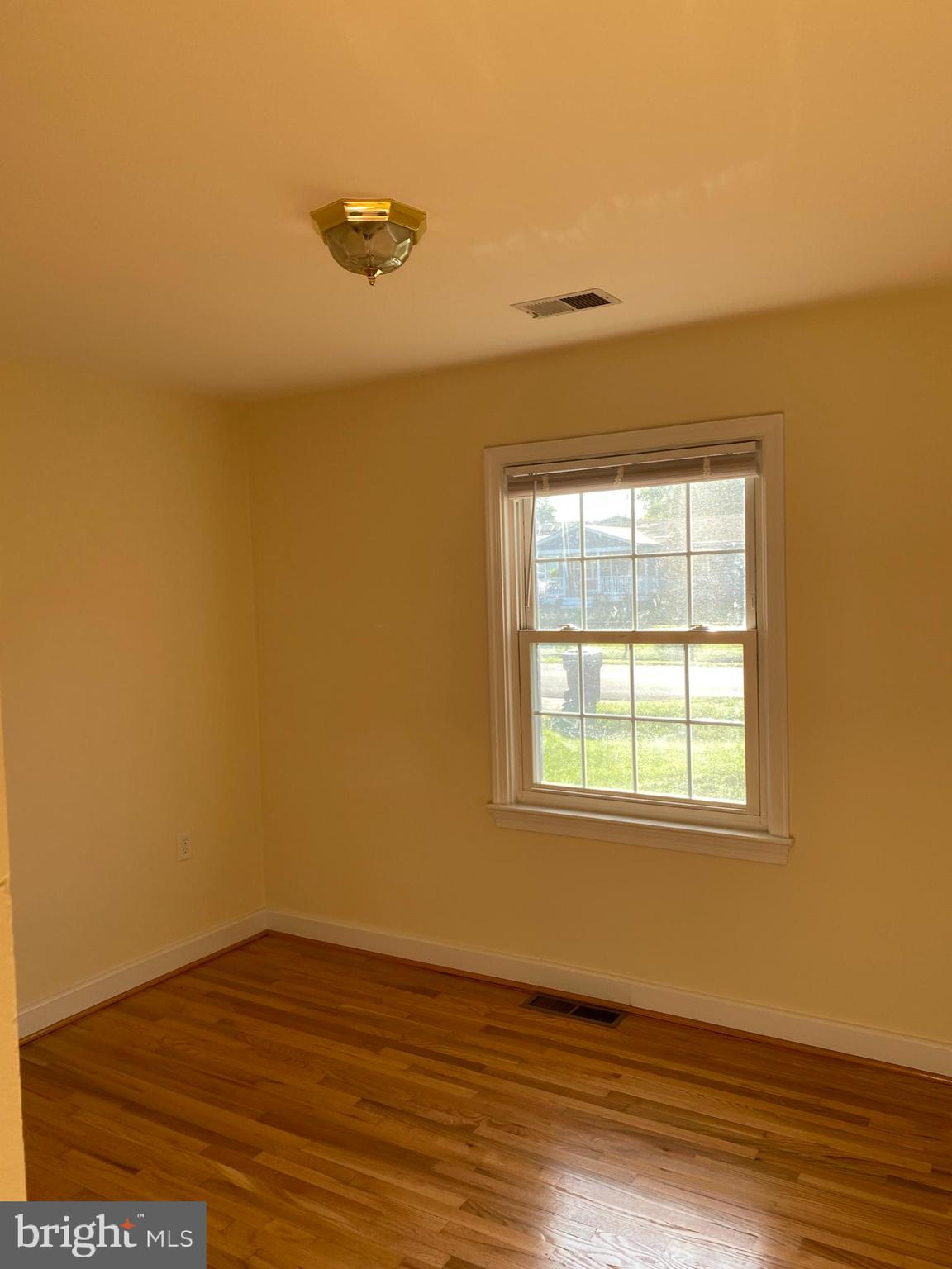 C D DYE - Residential Lease