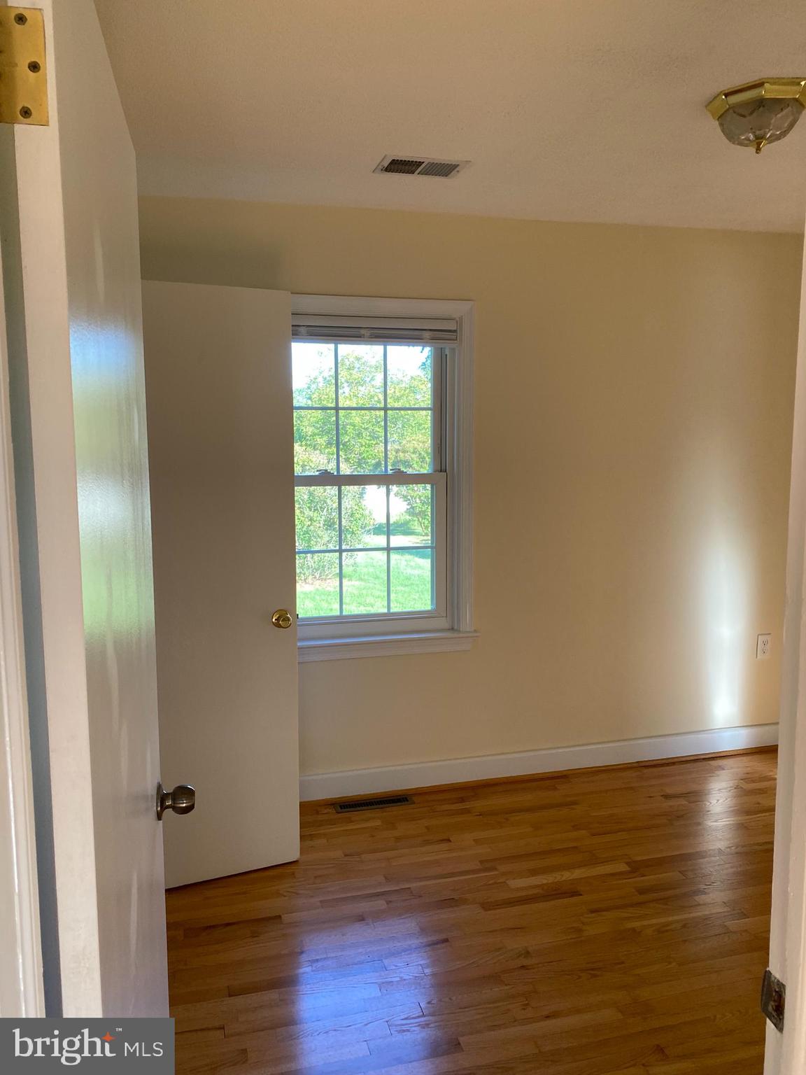 C D DYE - Residential Lease