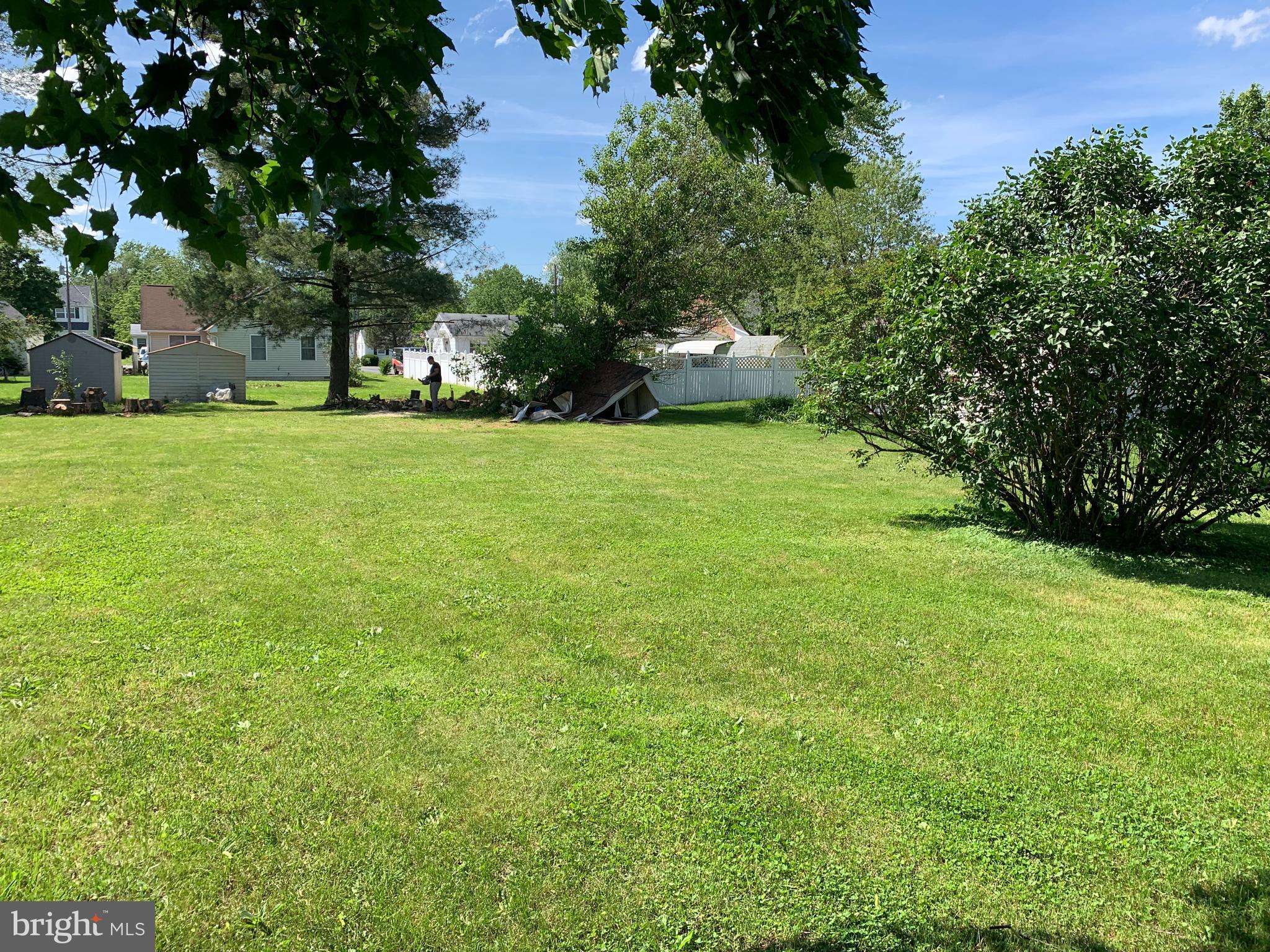 C D DYE - Residential Lease