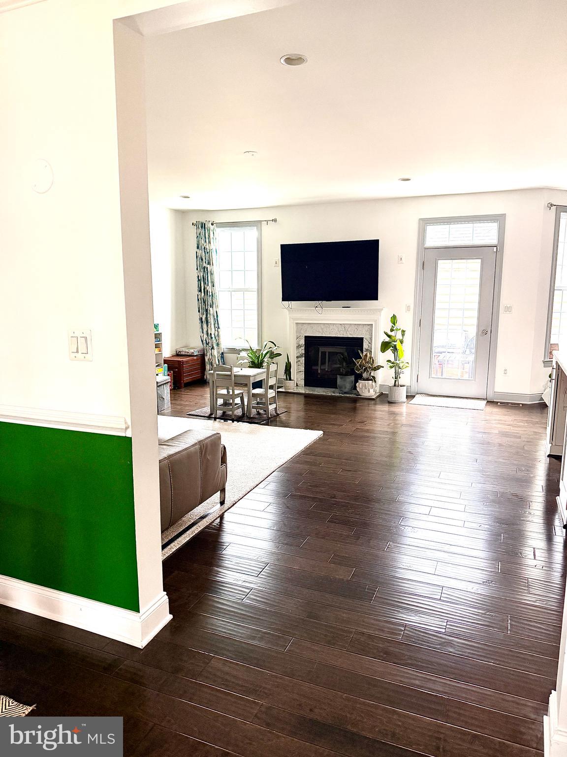 LOUDOUN VALLEY ESTATES 2 - Residential Lease