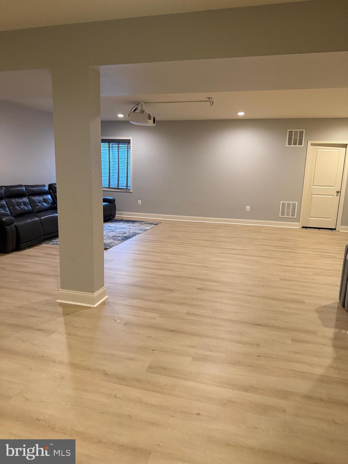 LOUDOUN VALLEY ESTATES 2 - Residential Lease