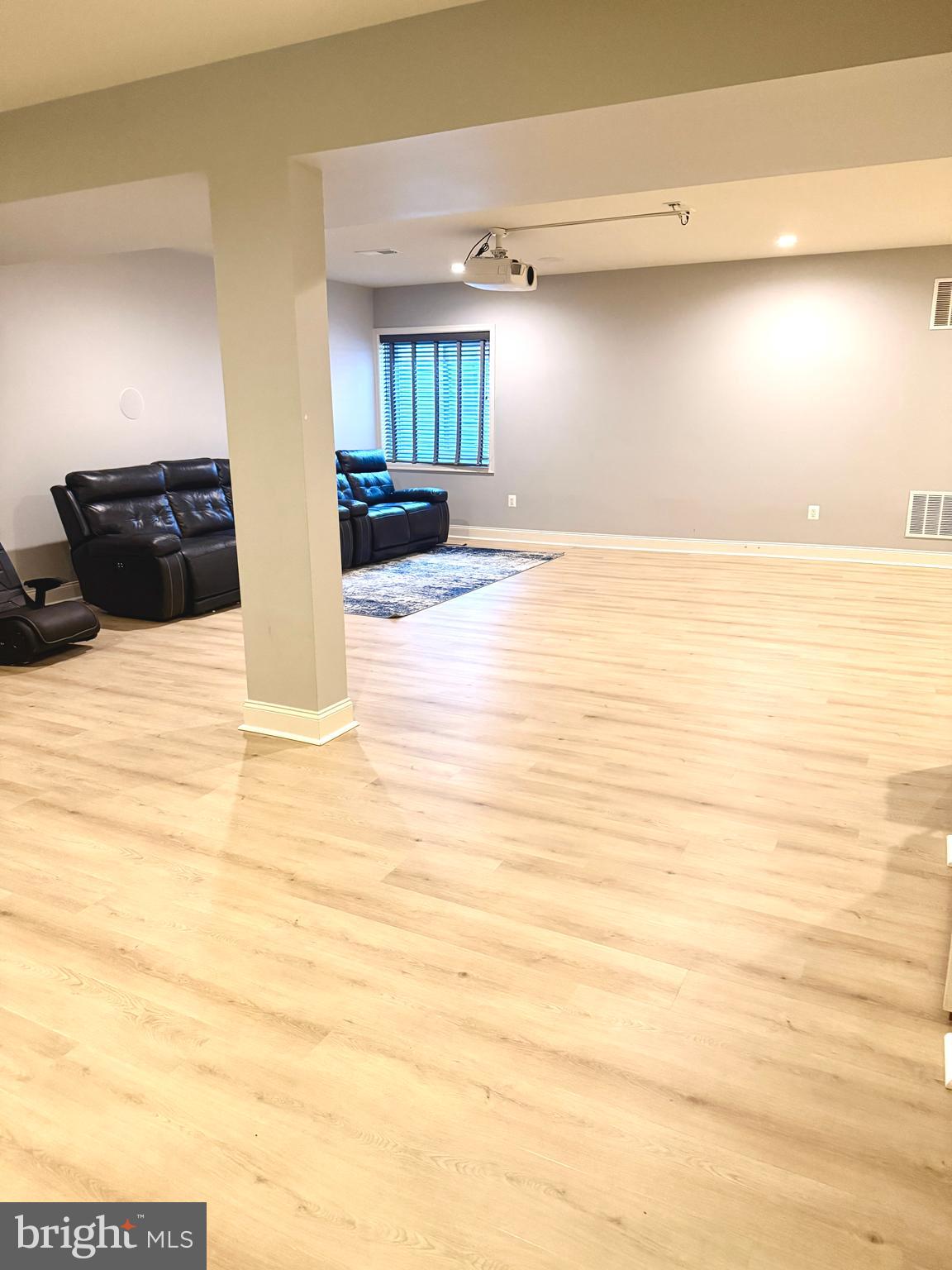 LOUDOUN VALLEY ESTATES 2 - Residential Lease