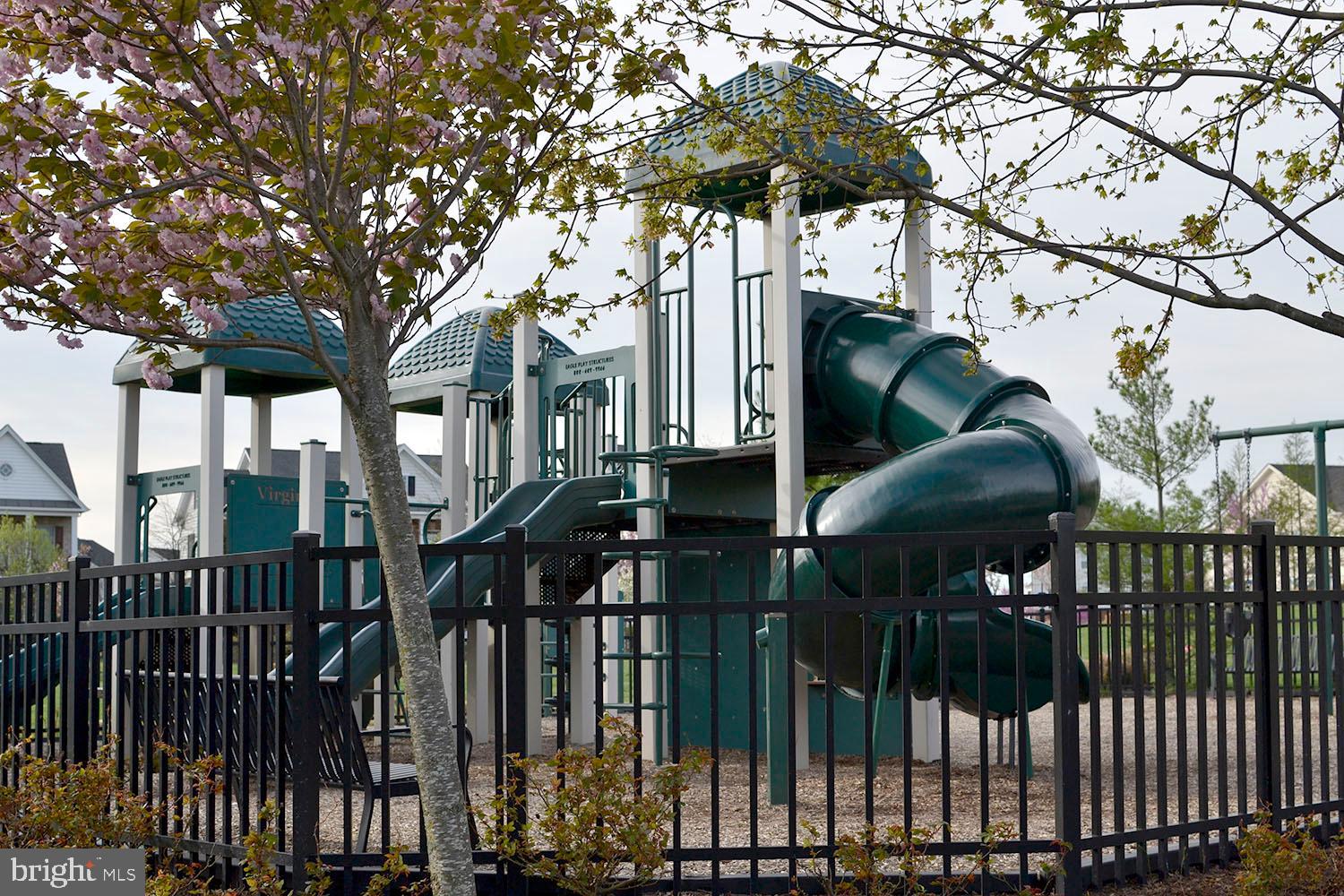 LOUDOUN VALLEY ESTATES 2 - Residential Lease